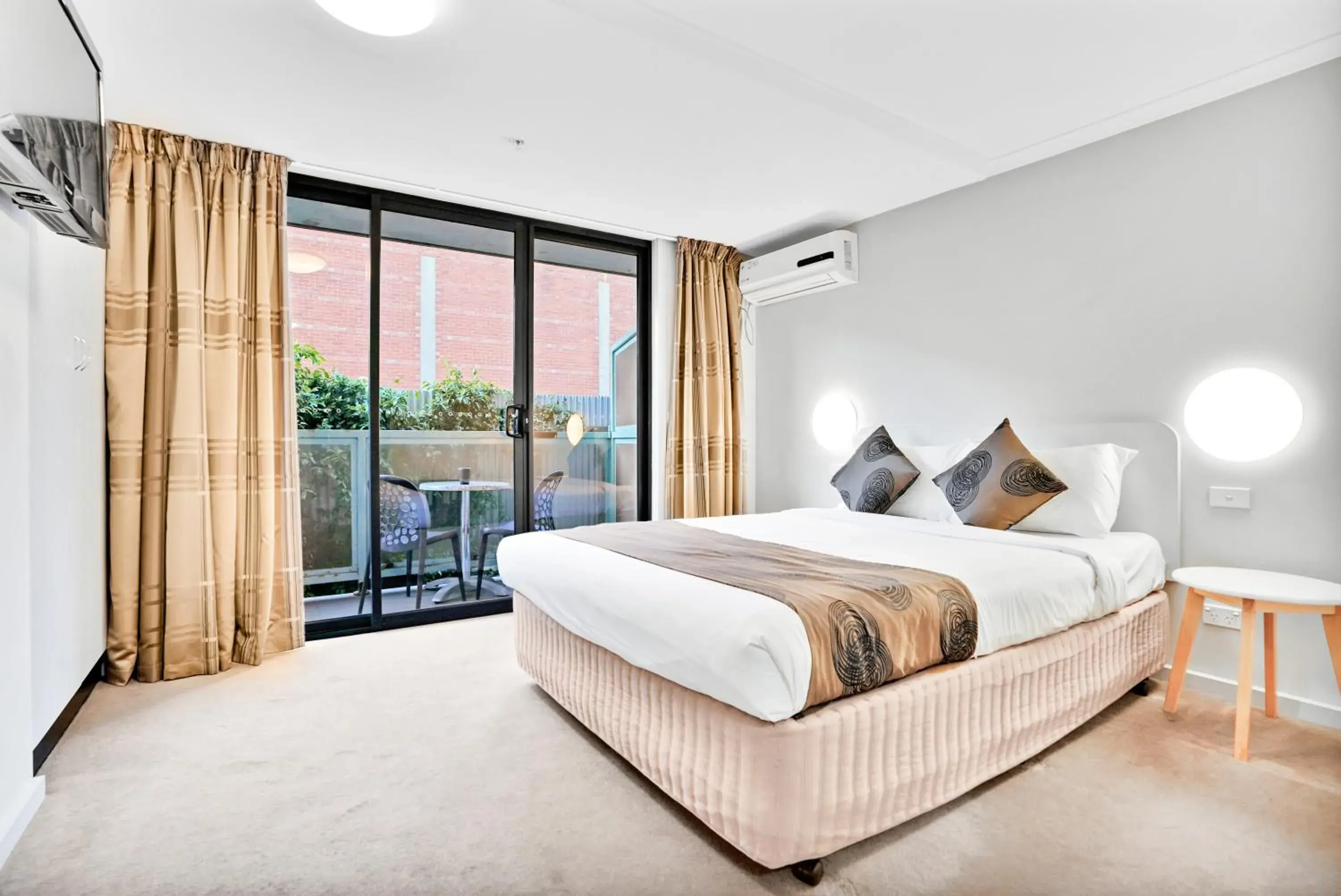 Executive Suite in Carlton Lygon Lodge - Close to Melbourne Uni Executive Suite in Carlton Lygon Lodge - Close to Melbourne Uni