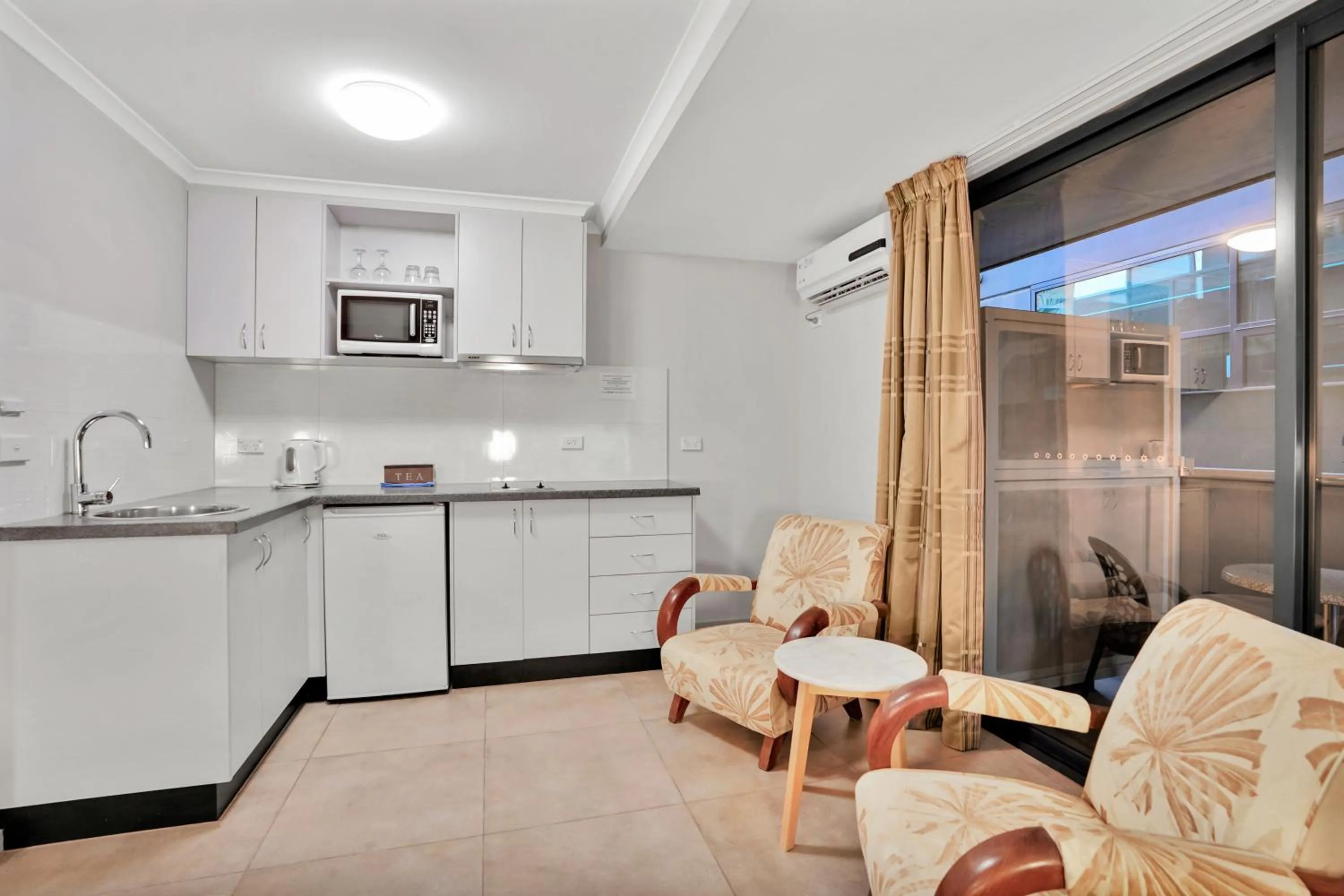 Kitchen or kitchenette in Carlton Lygon Lodge - Close to Melbourne Uni