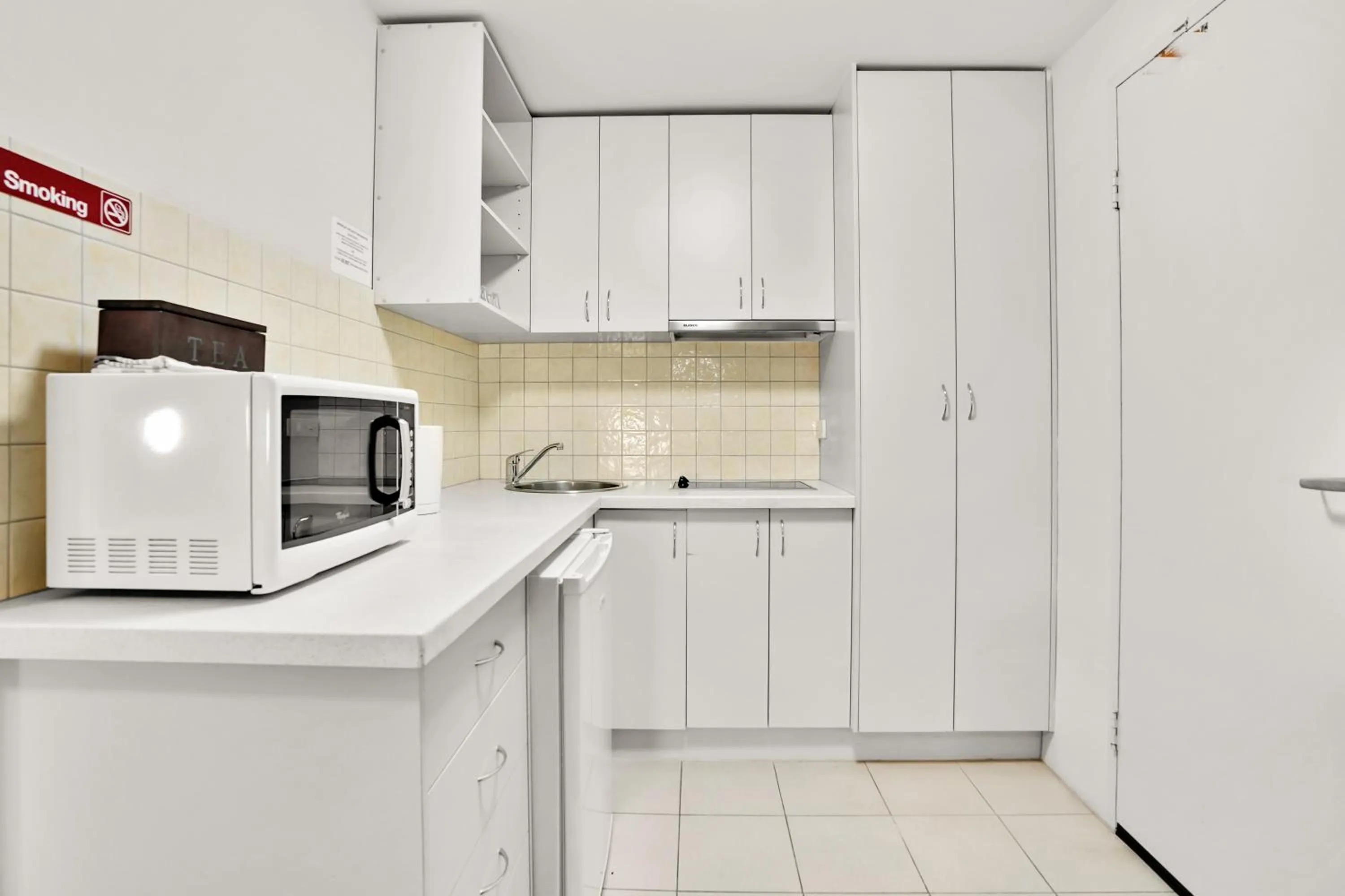 Kitchen or kitchenette in Carlton Lygon Lodge - Close to Melbourne Uni