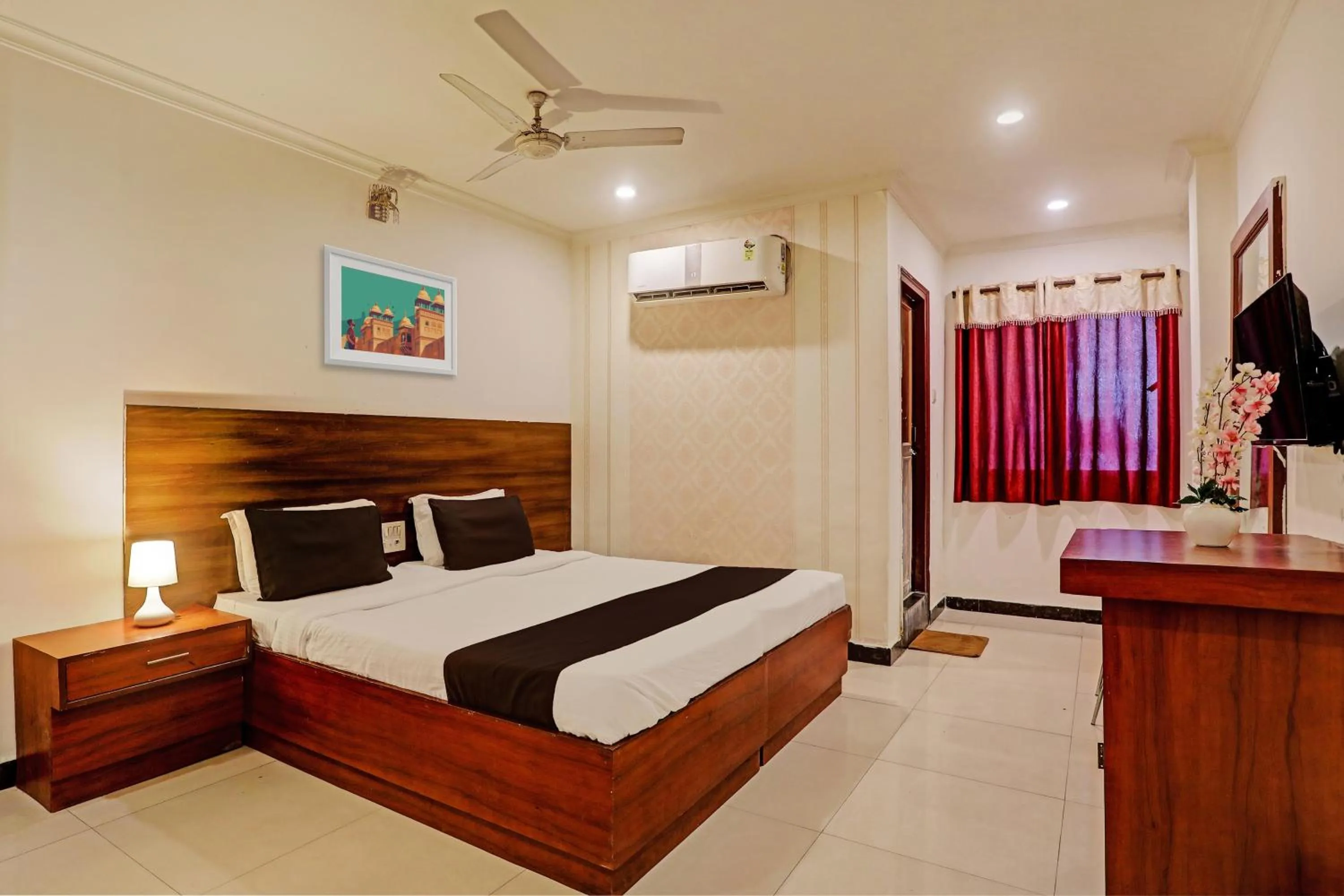 Bedroom, Bed in Hotel O Vaishnavi Park