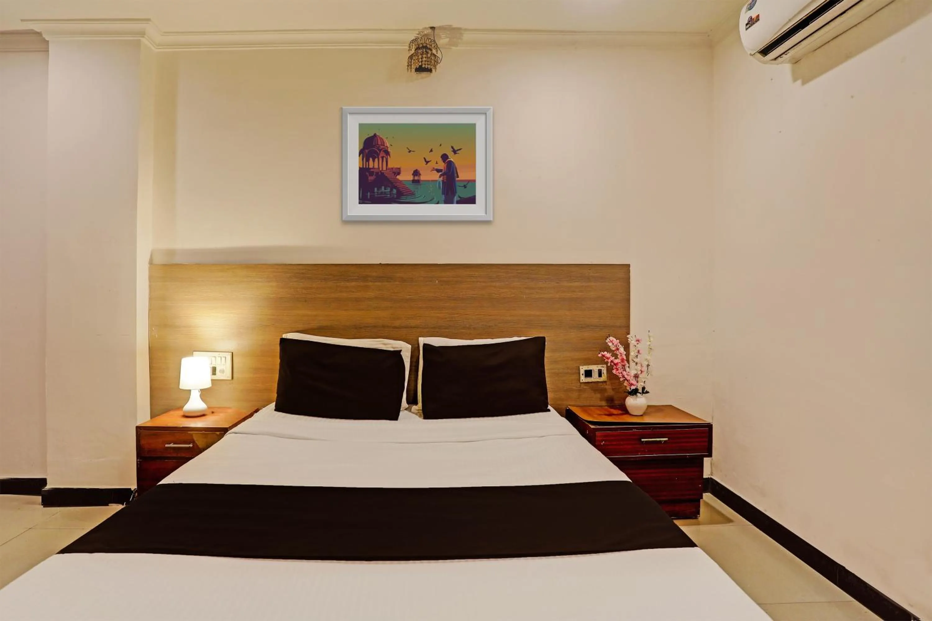 Bedroom, Bed in Hotel O Vaishnavi Park