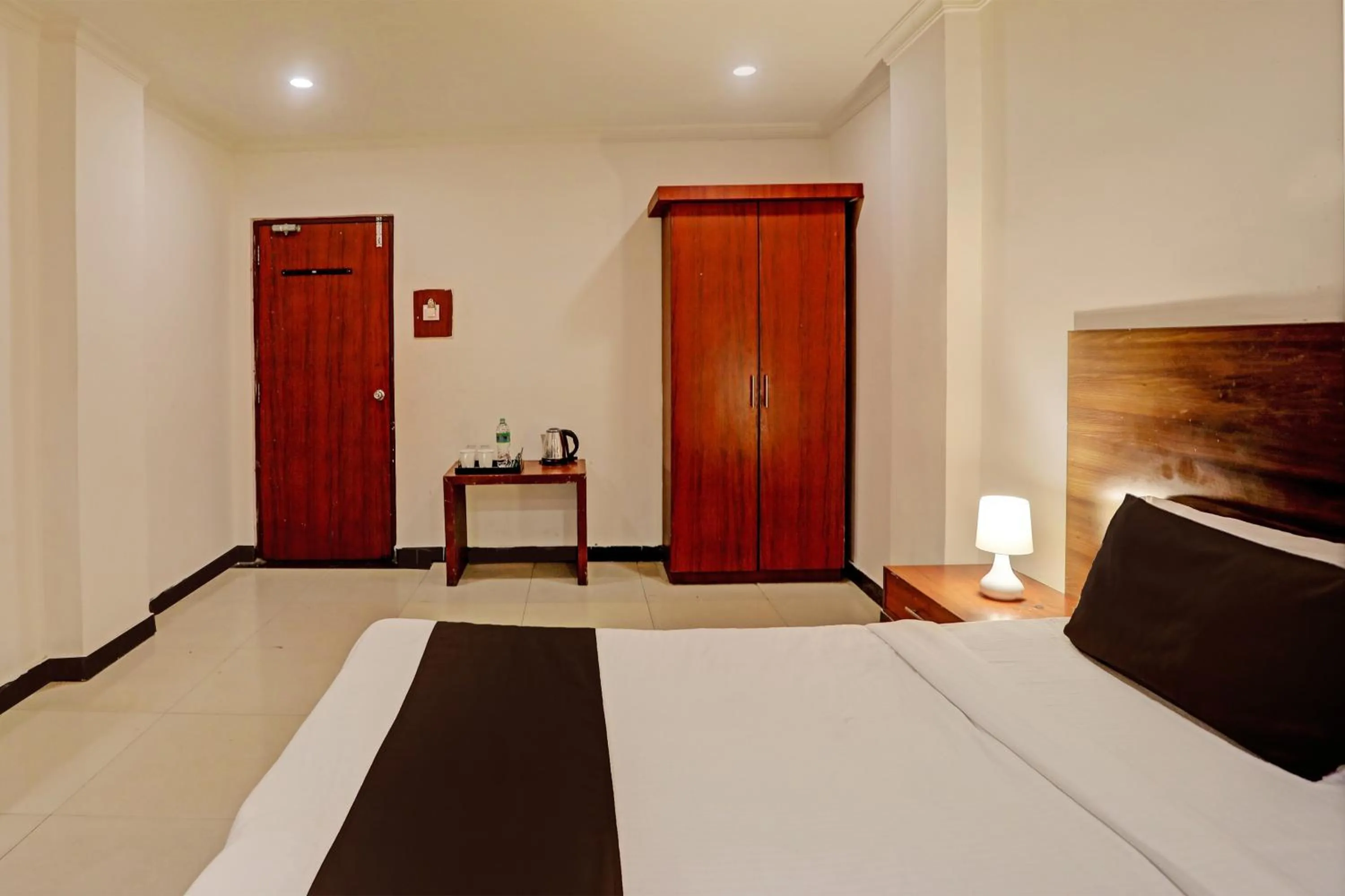 Bedroom, Bed in Hotel O Vaishnavi Park