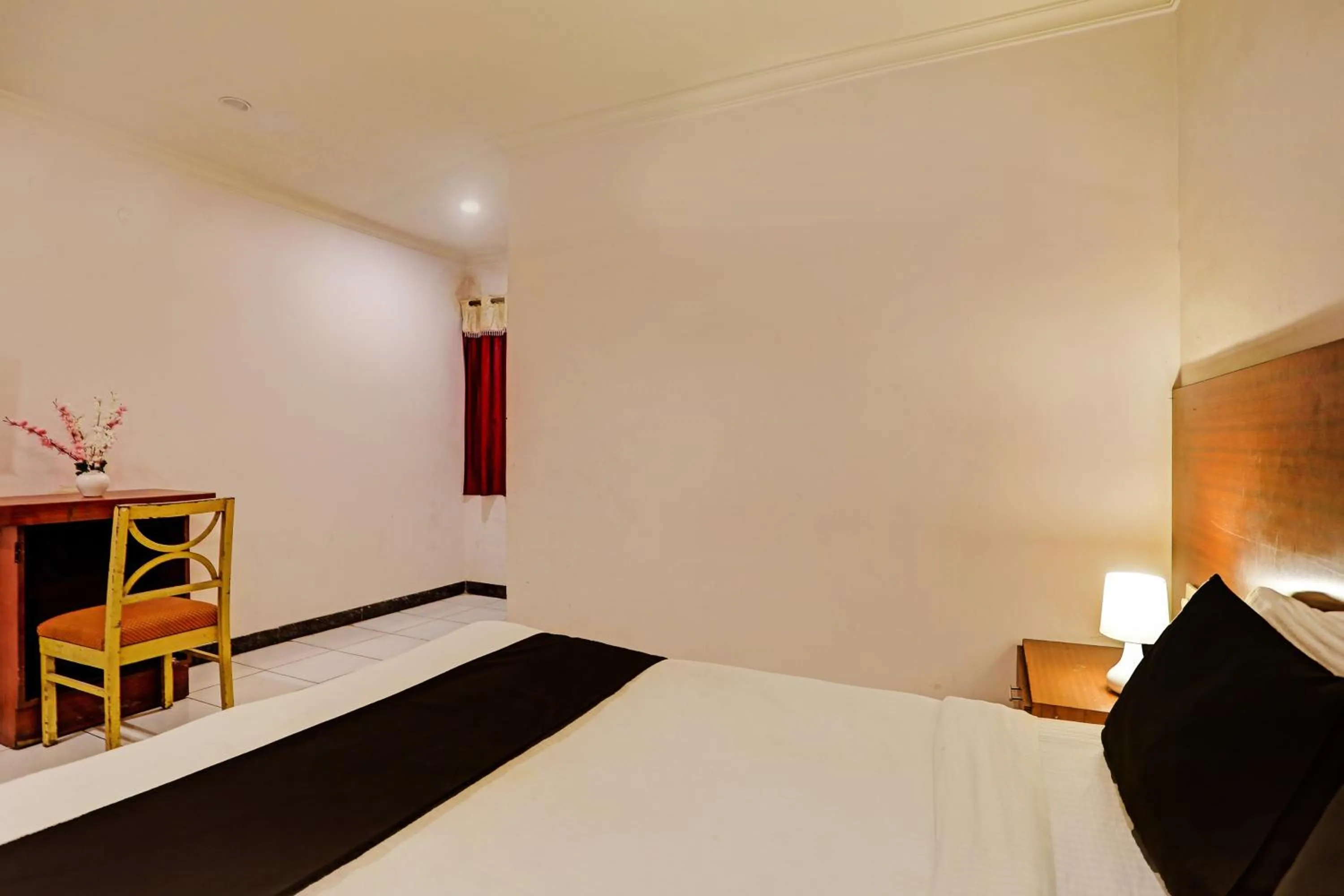 Bedroom, Bed in Hotel O Vaishnavi Park