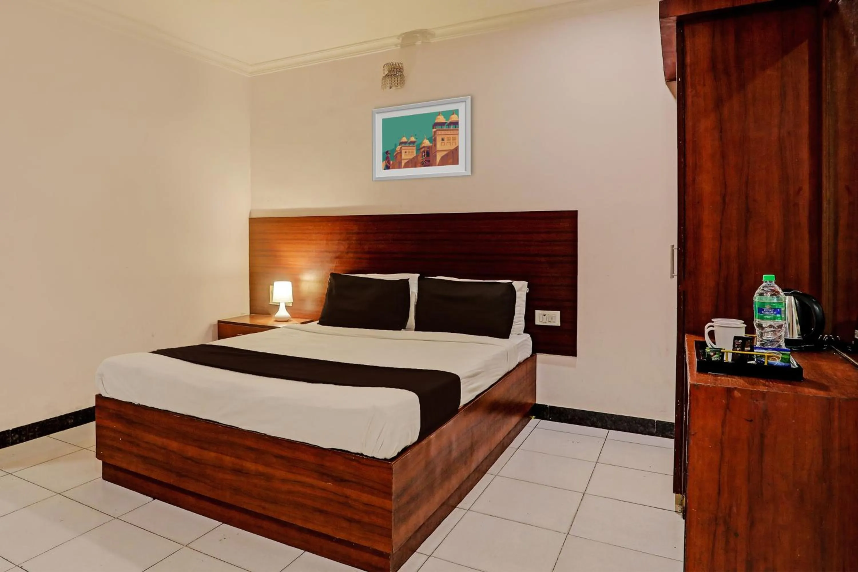 Bedroom, Bed in Hotel O Vaishnavi Park