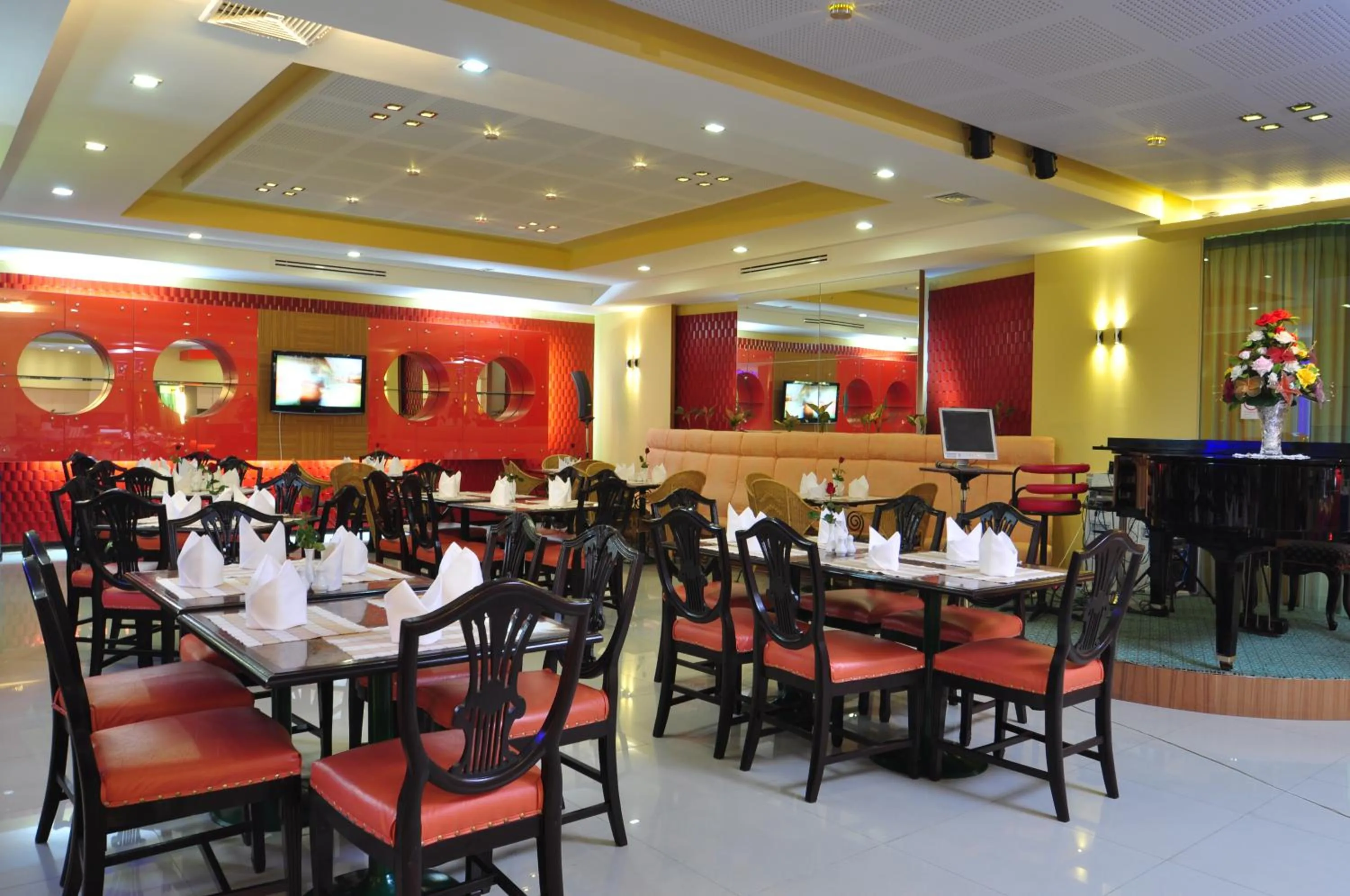 Restaurant/Places to Eat in BP Grand Suite Hotel