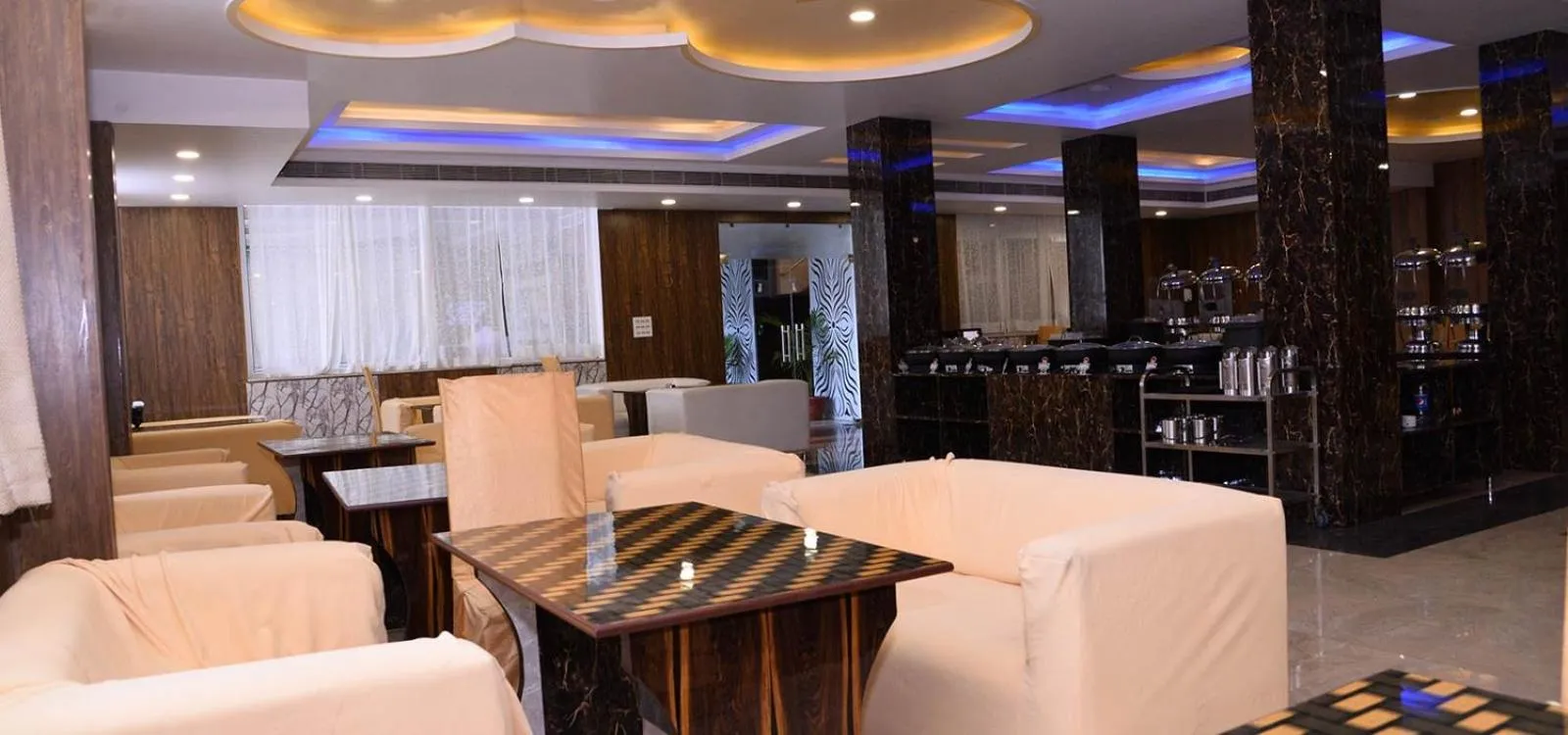 Restaurant/places to eat in The Ravindram Hotel