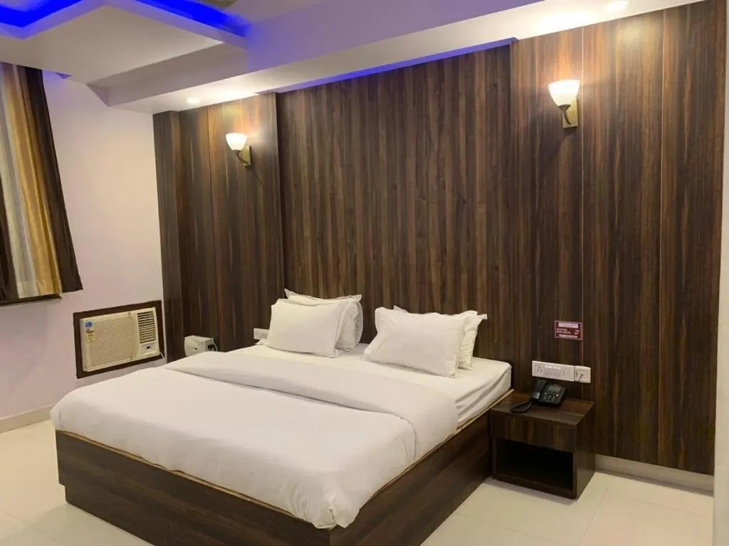 Bedroom, Bed in The Ravindram Hotel