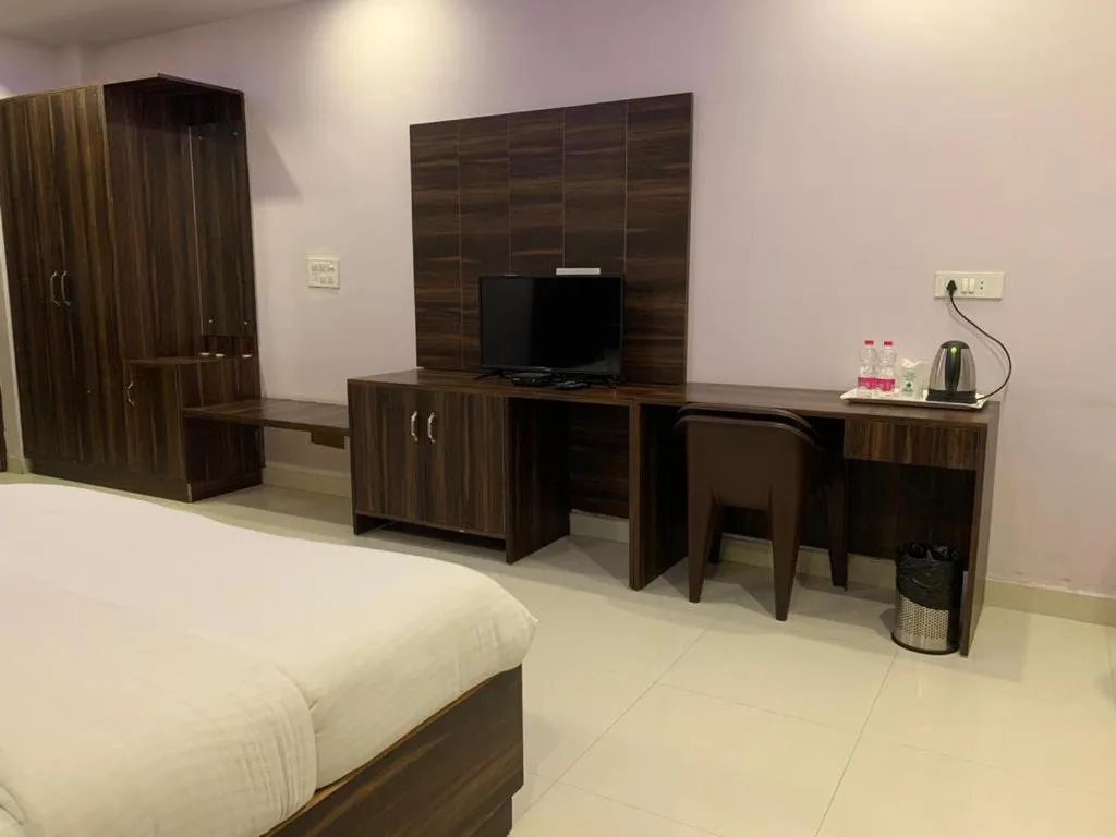 TV and multimedia, Bed in The Ravindram Hotel