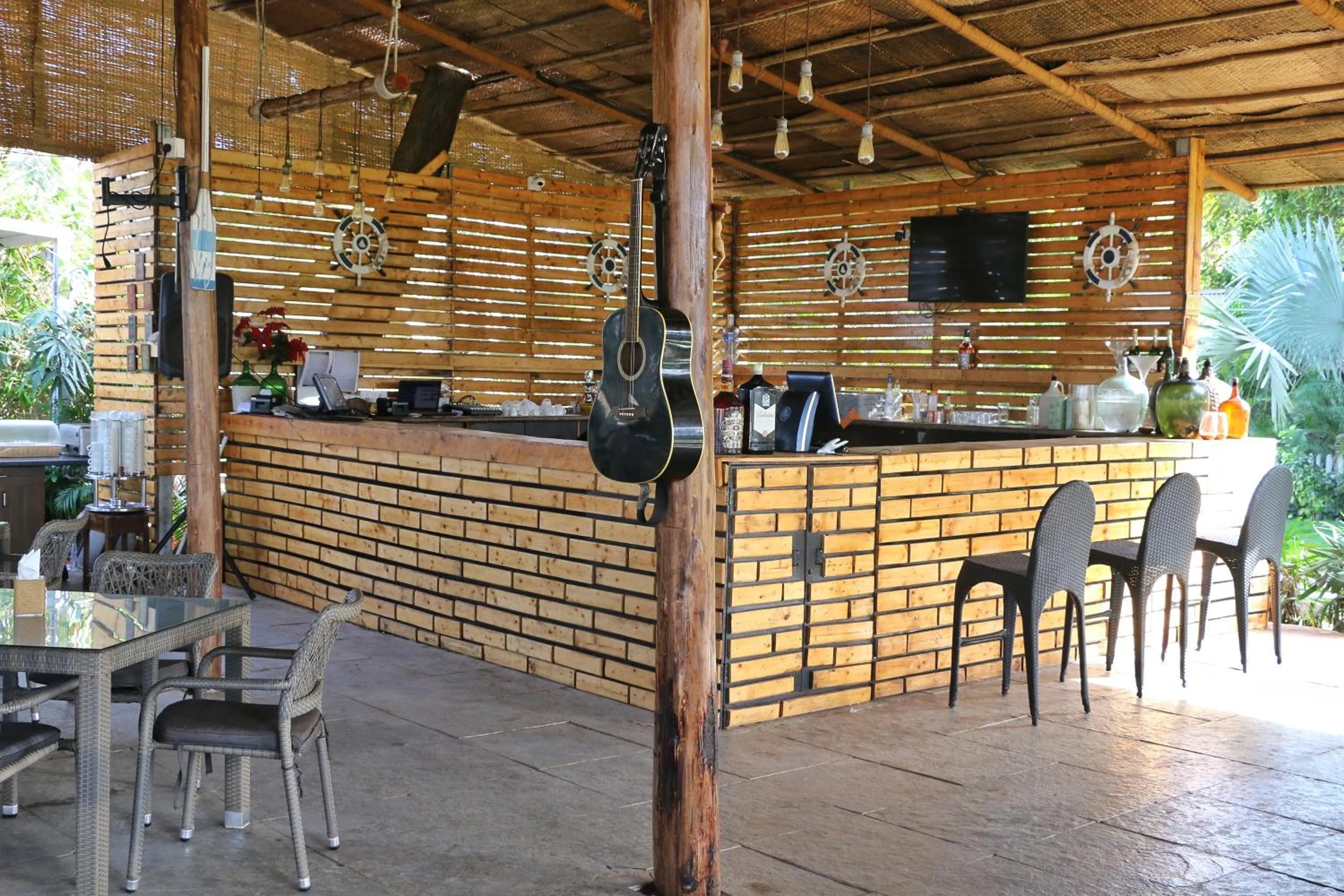 Restaurant/places to eat in Montego Bay Beach Village - Morjim