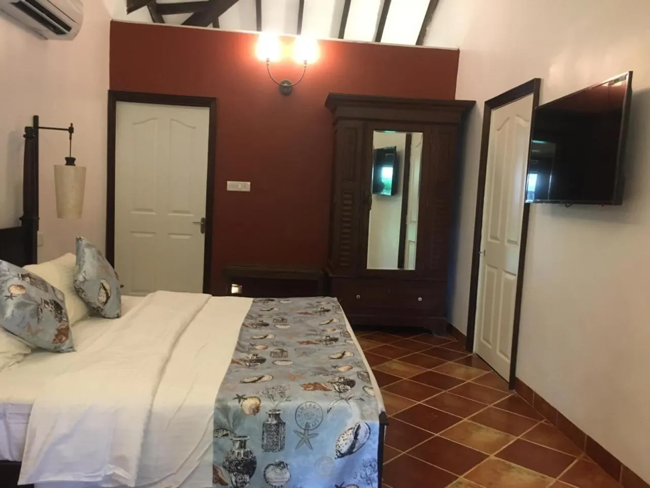 Photo of the whole room, Bed in Montego Bay Beach Village - Morjim