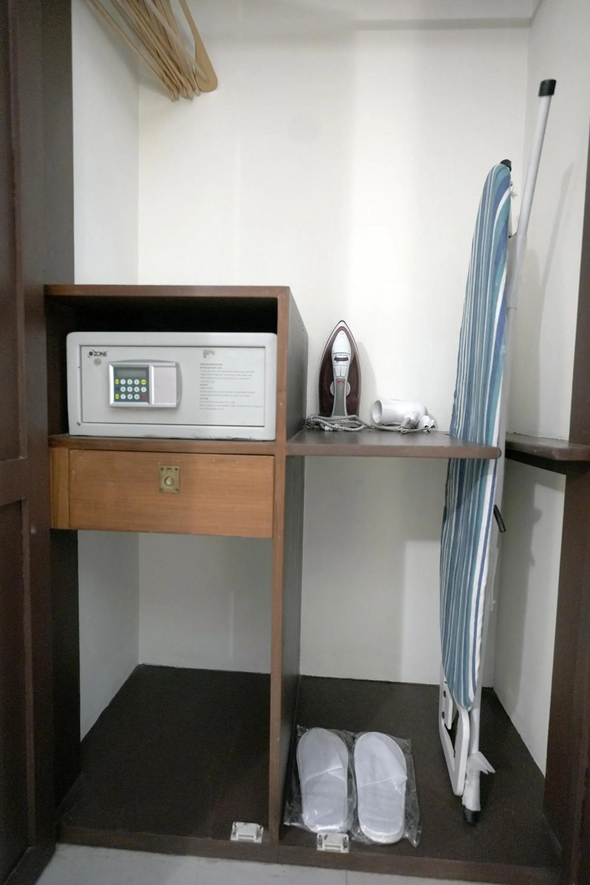 wardrobe in Maurya Rajadhani