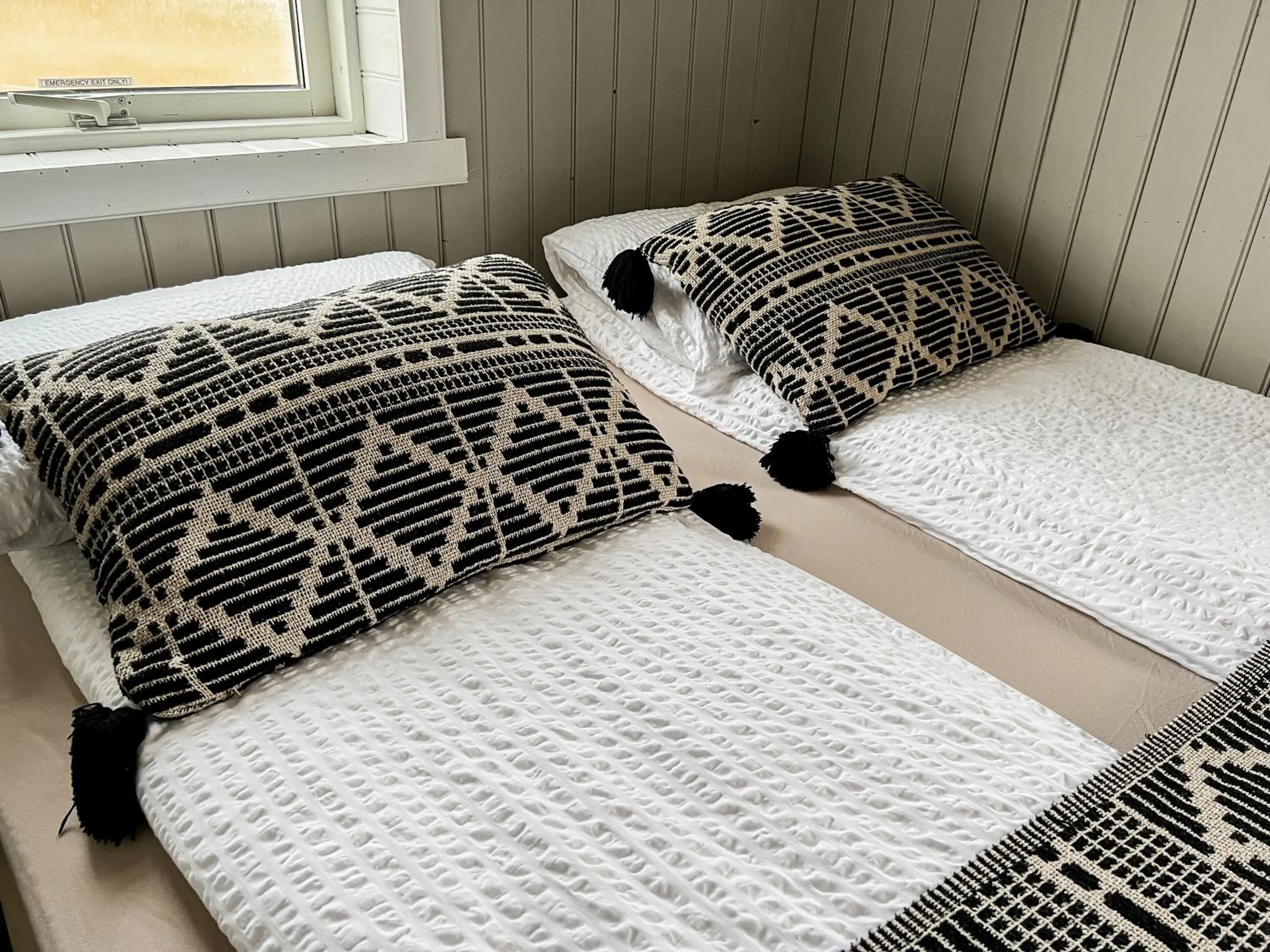 Bed in Garður Apartments