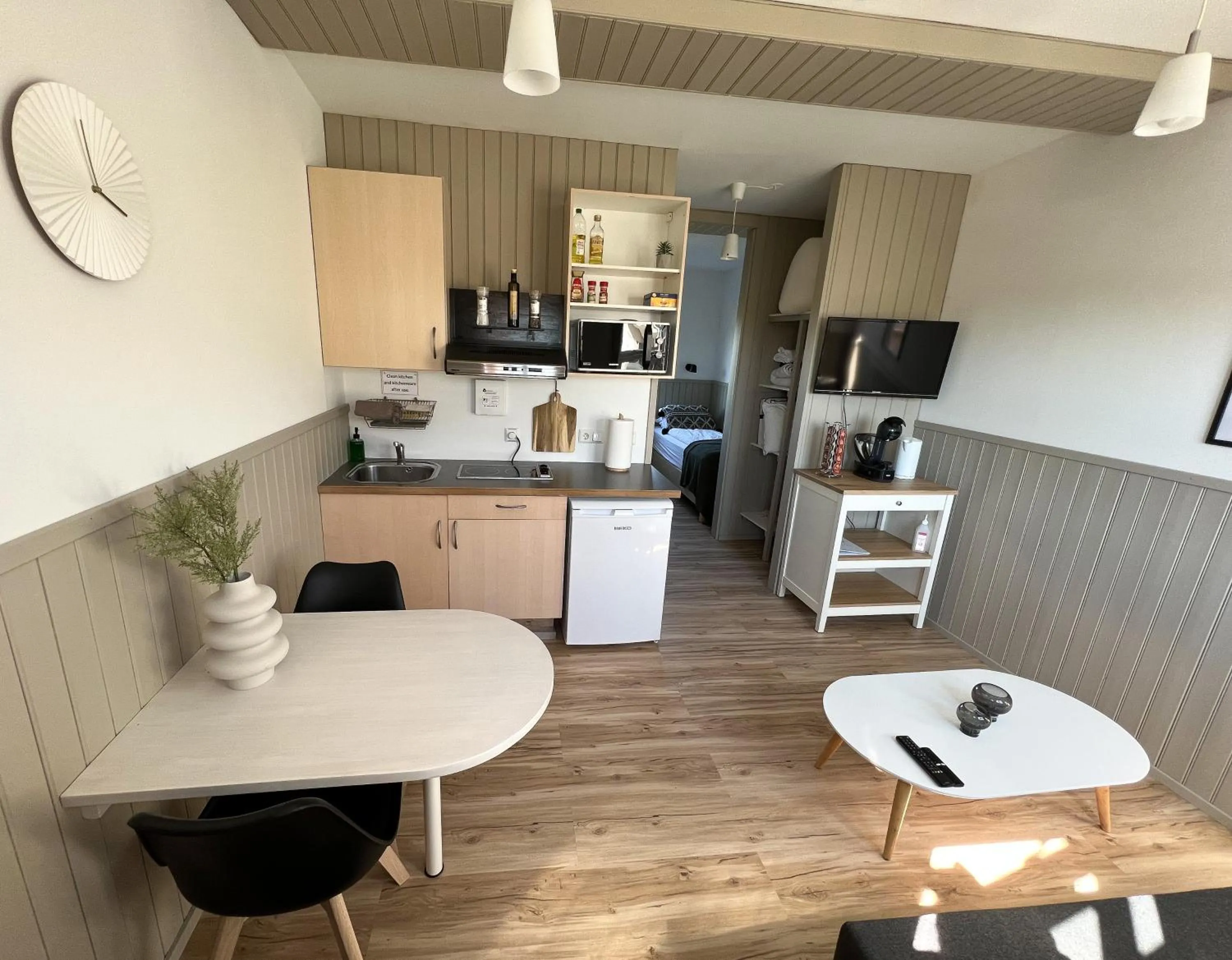 TV and multimedia in Garður Apartments