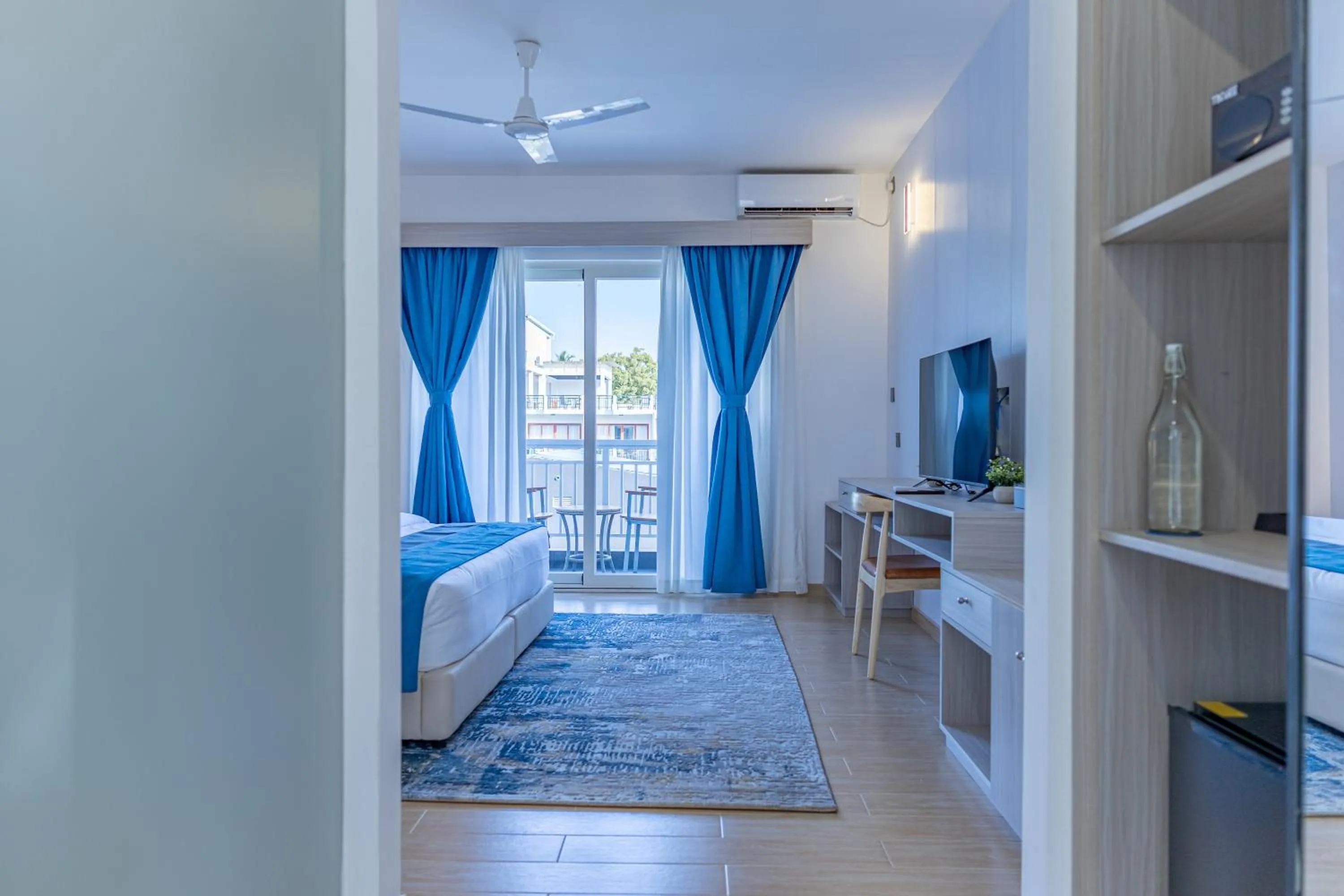 Photo of the whole room, Bed in Dhiguveli Maldives