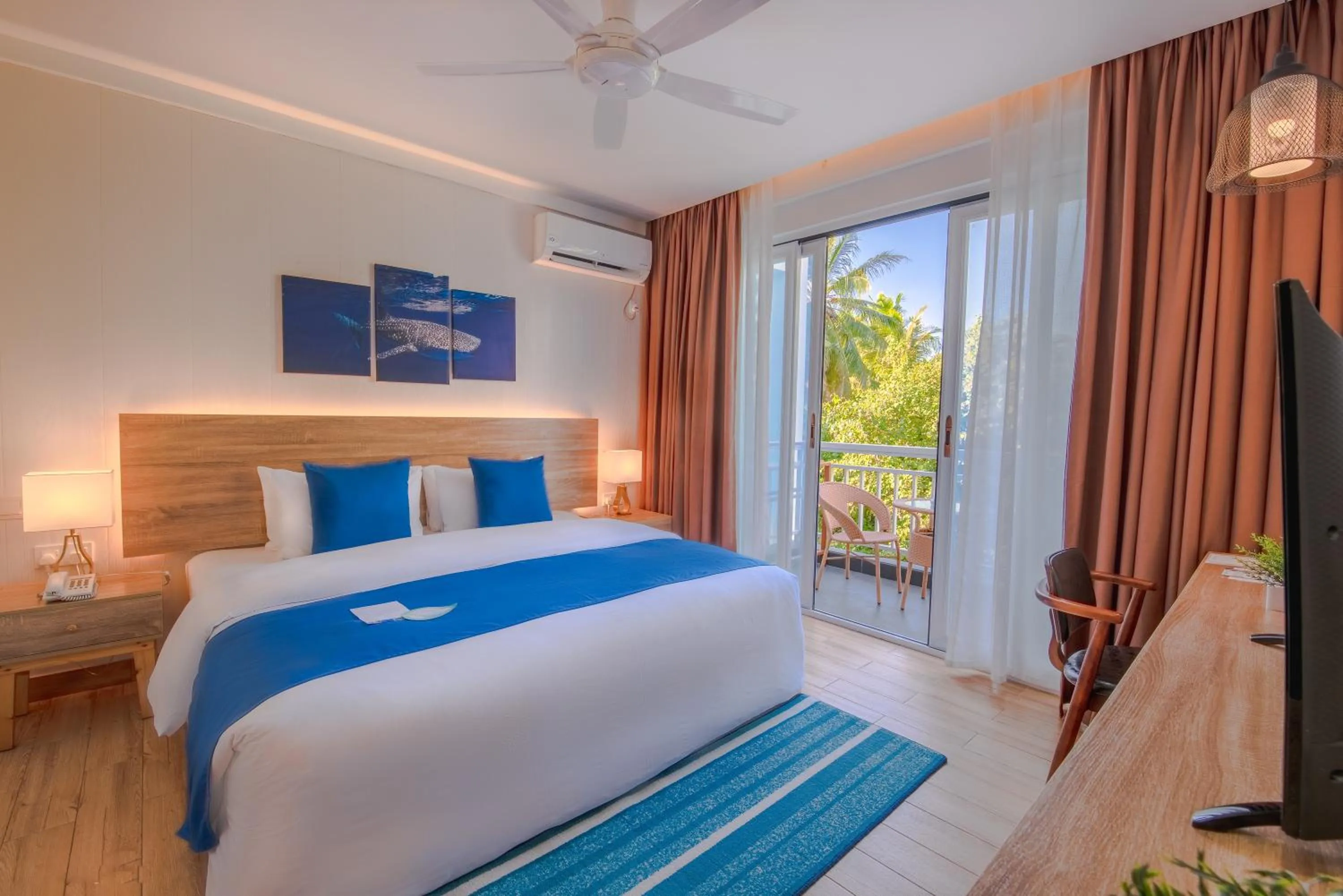 Photo of the whole room, Bed in Dhiguveli Maldives