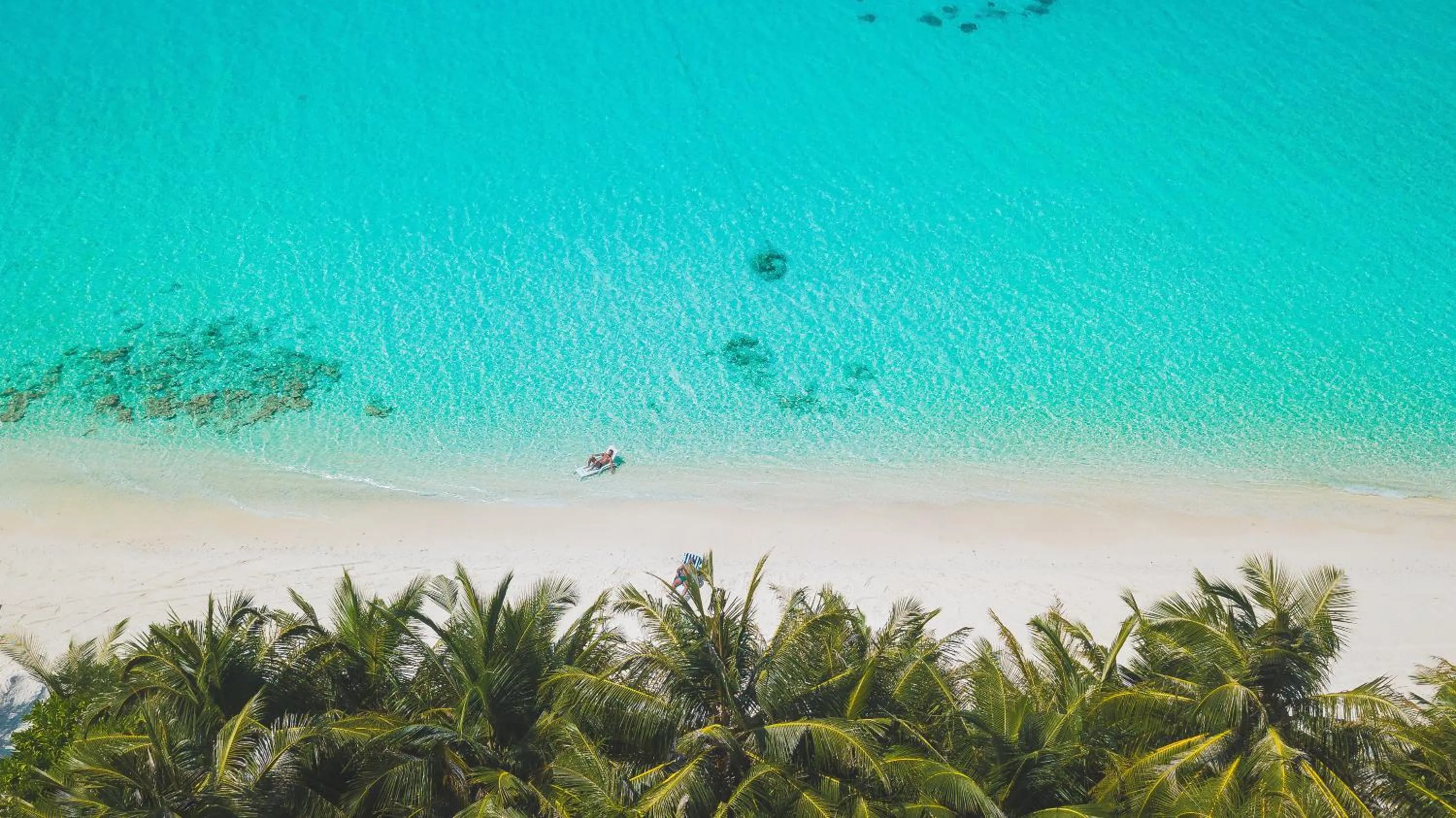 Beach in Dhiguveli Maldives