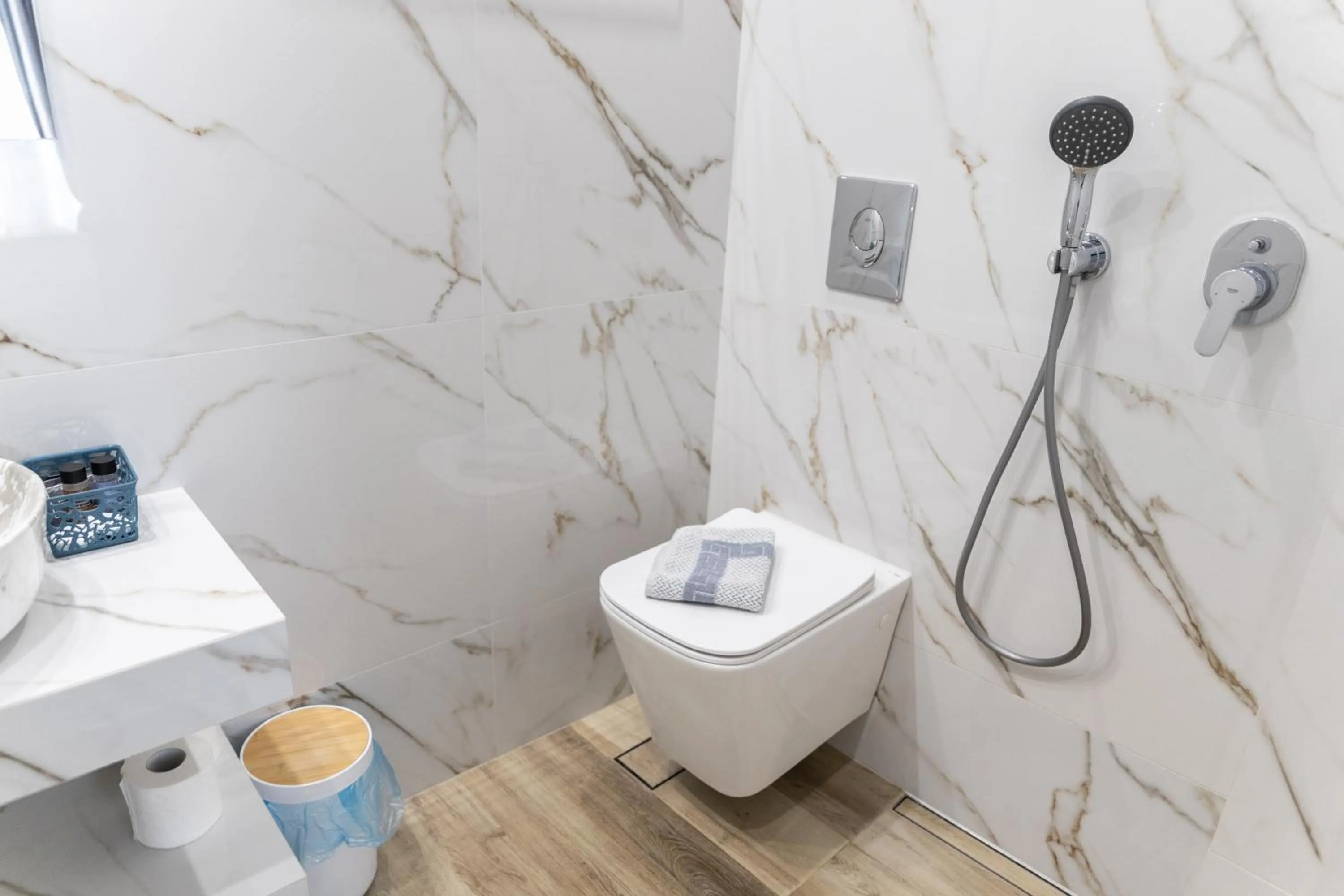 Shower in Hotel Diana