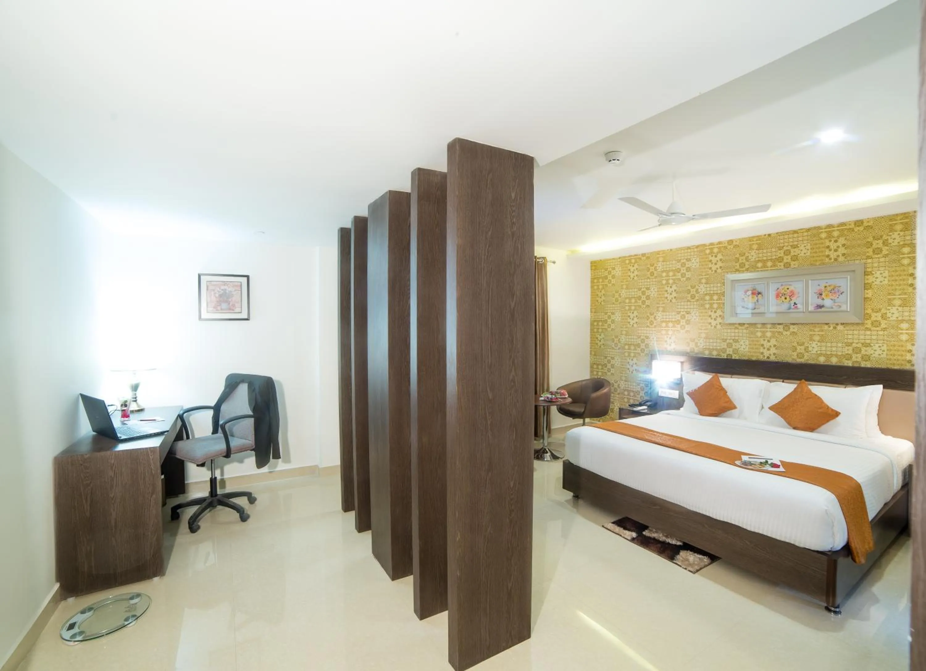 Bed in Hotel Indraprasttha