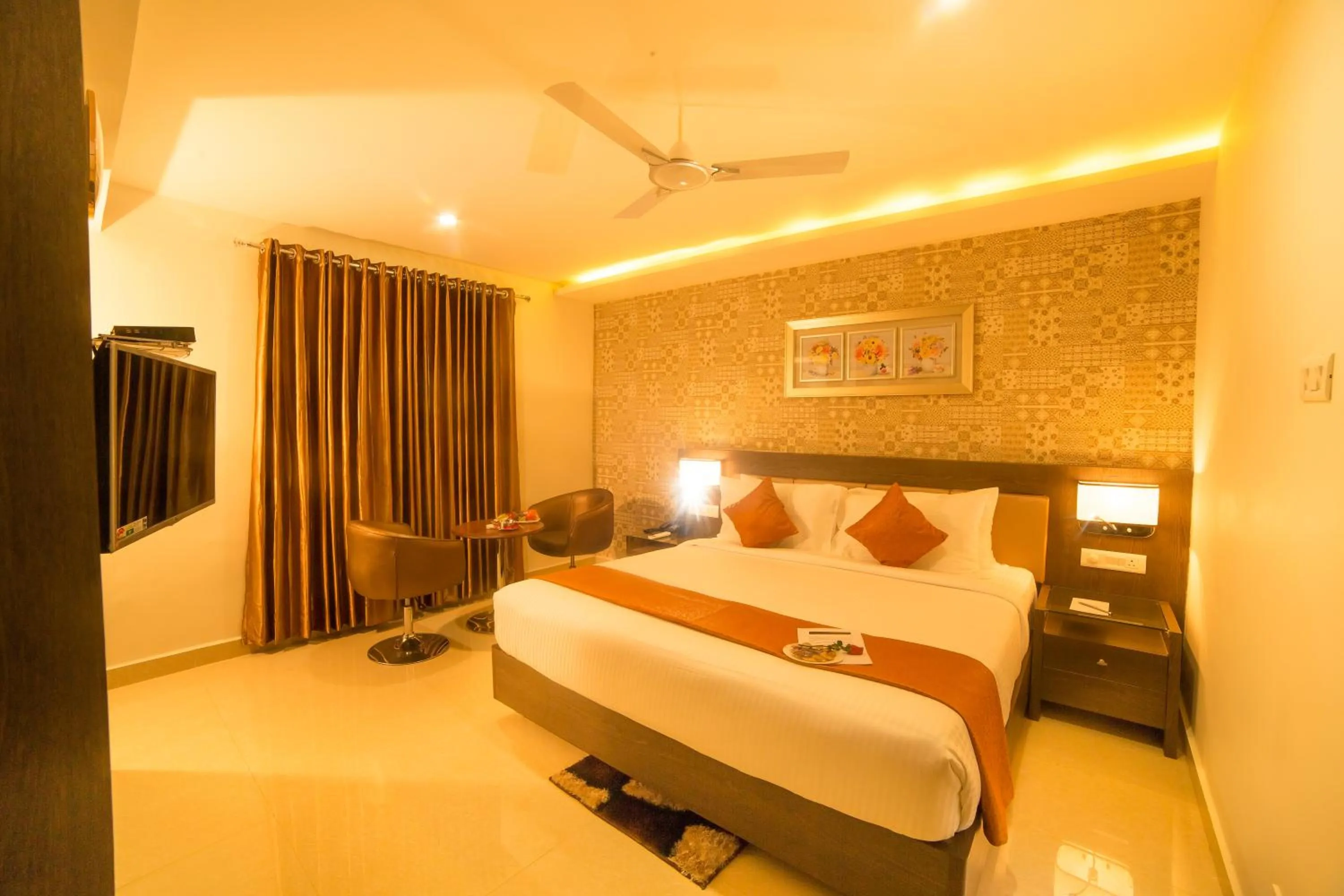 Bed in Hotel Indraprasttha