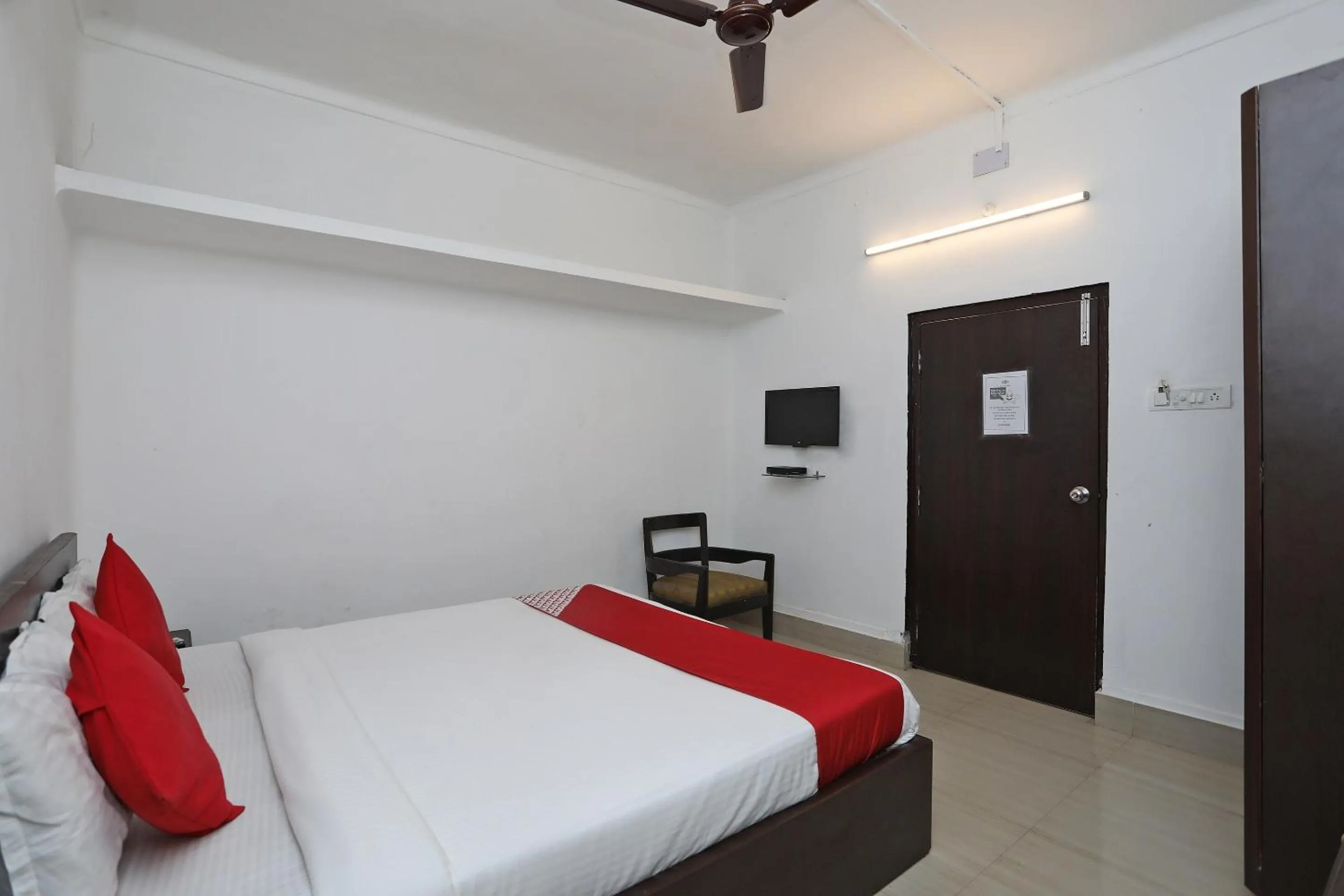 Bedroom, Bed in Hotel O Jalan Lake View Near Mani Square