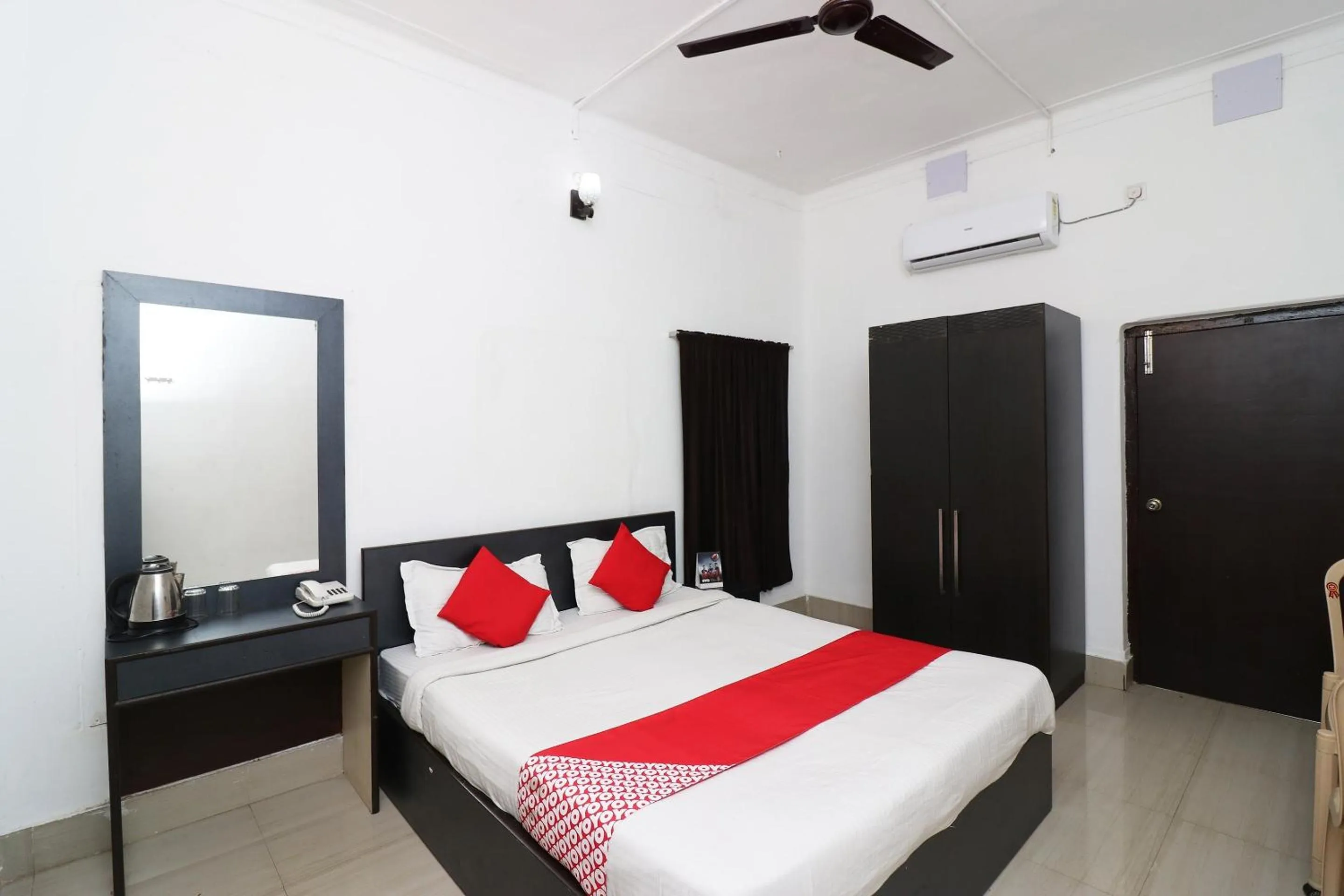 Bedroom, Bed in Hotel O Jalan Lake View Near Mani Square