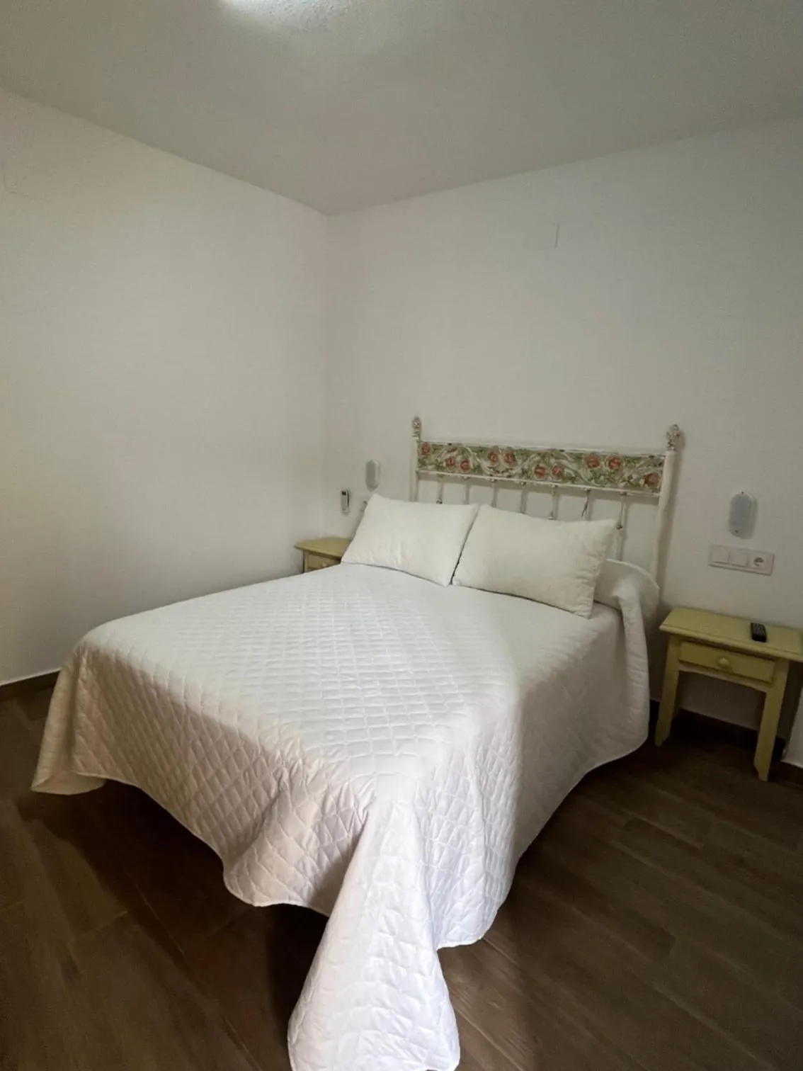 Photo of the whole room, Bed in Hotel Mesón del Moro