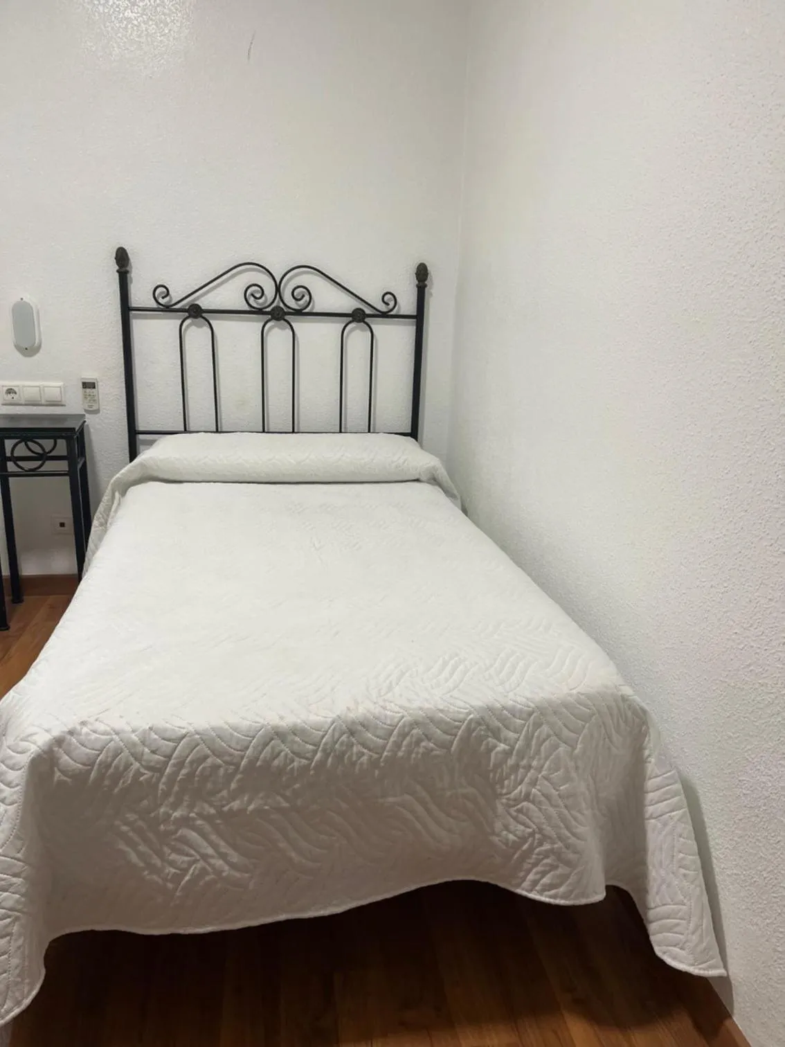 Photo of the whole room, Bed in Hotel Mesón del Moro