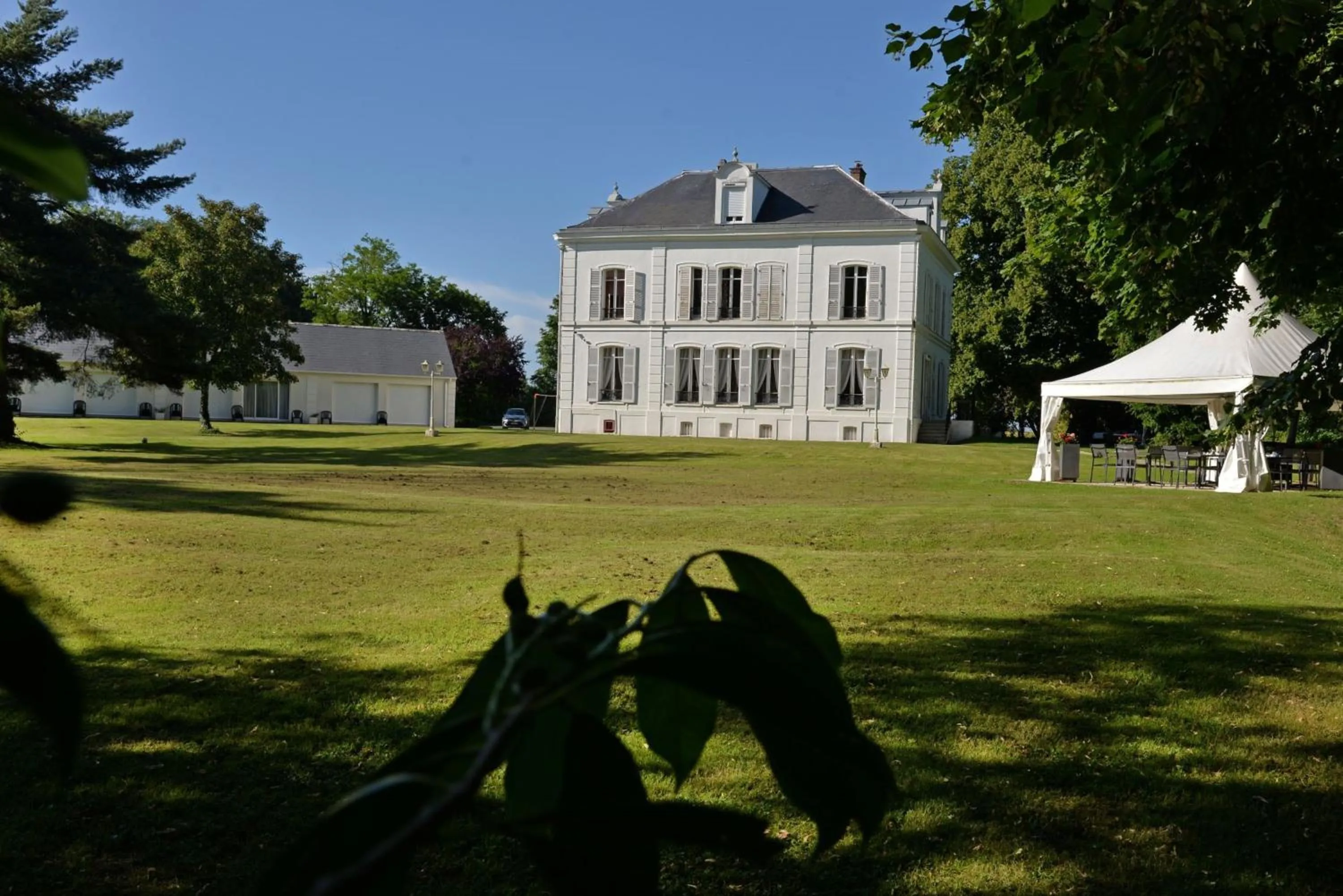 Logis - Hostellerie Le Chatel Nangis