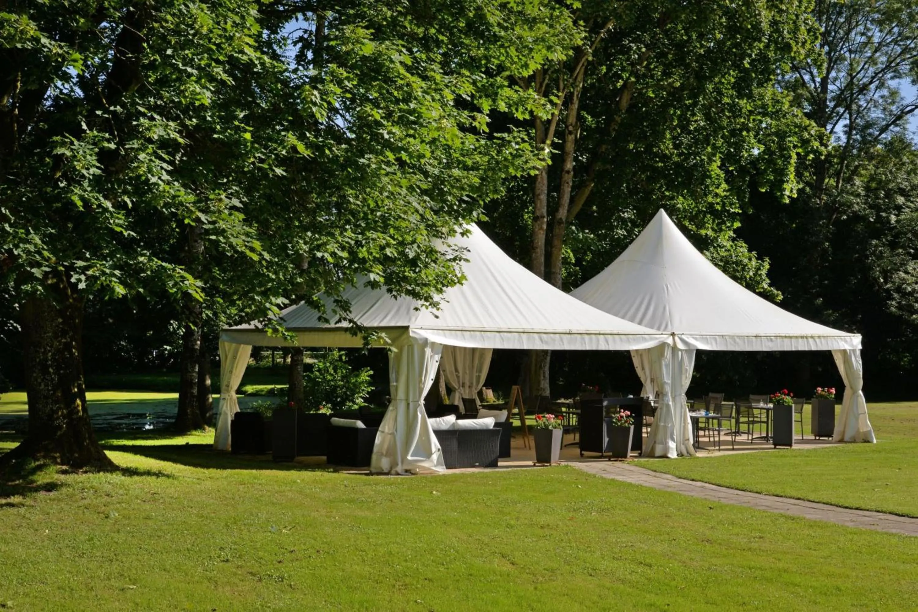 Logis - Hostellerie Le Chatel Nangis