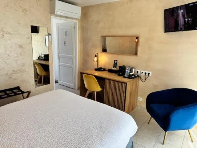 Bed in Logis - Hostellerie Le Chatel Nangis