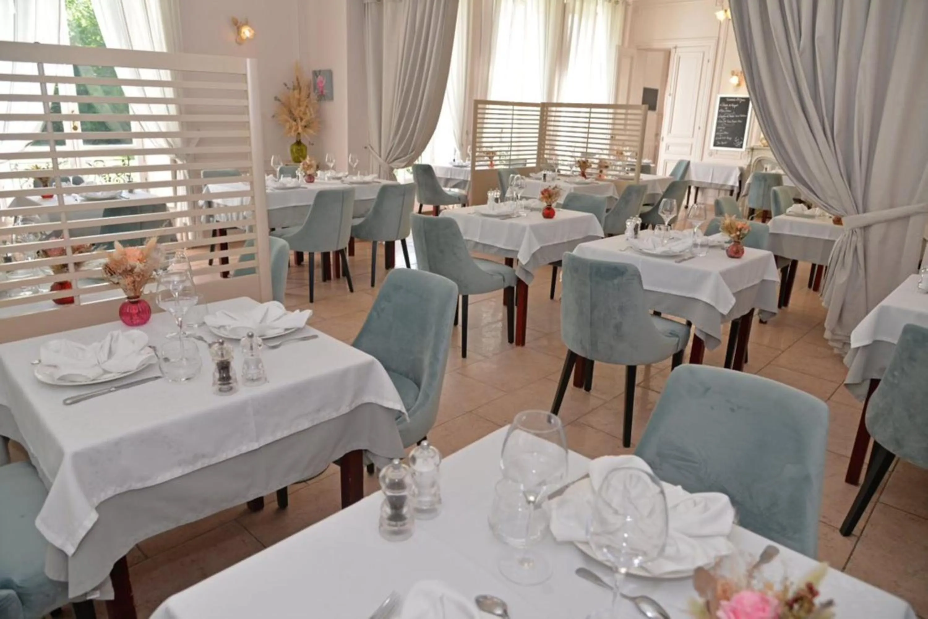 Logis - Hostellerie Le Chatel Nangis