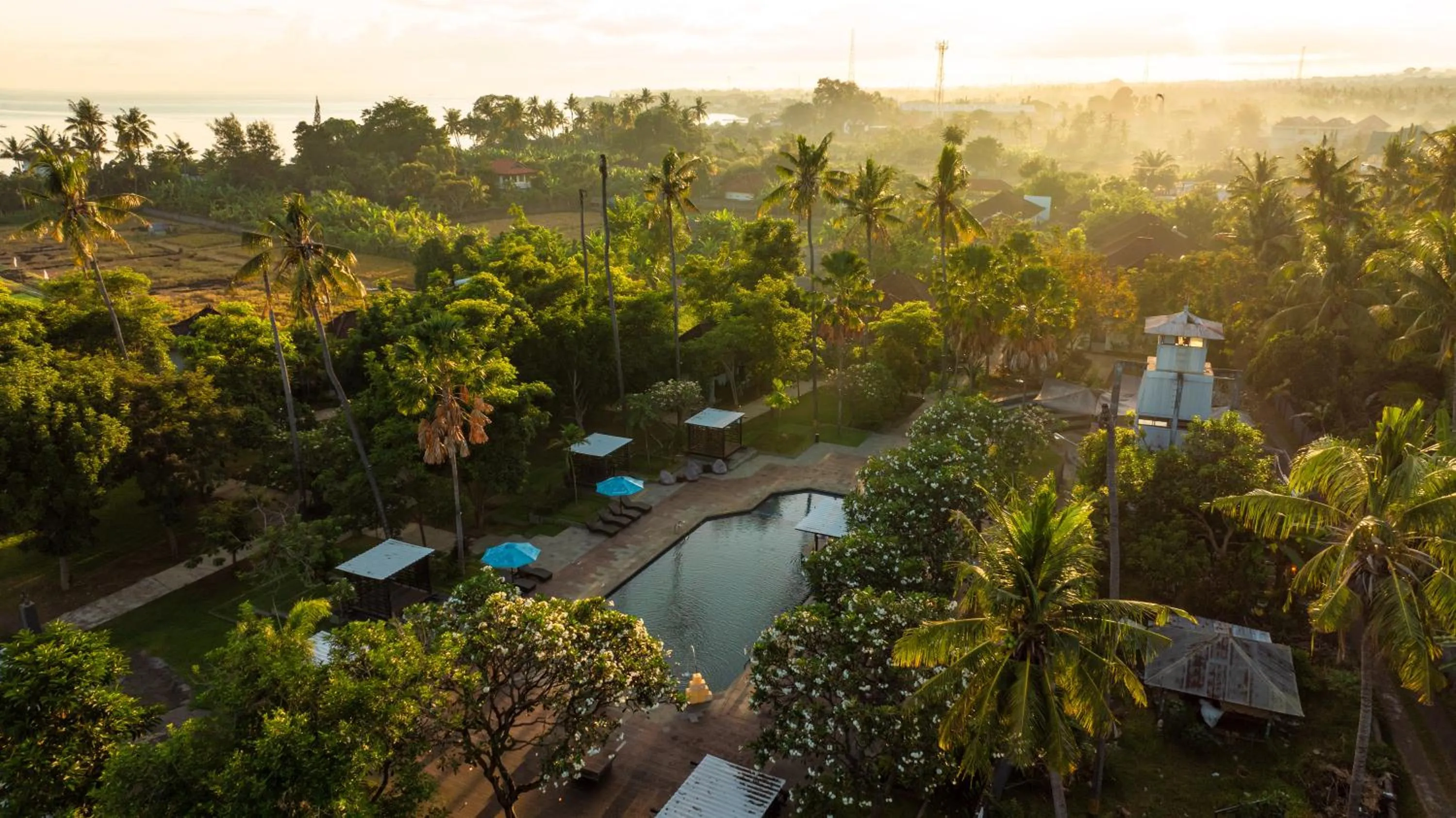 Swimming pool in Brits Resort Lovina