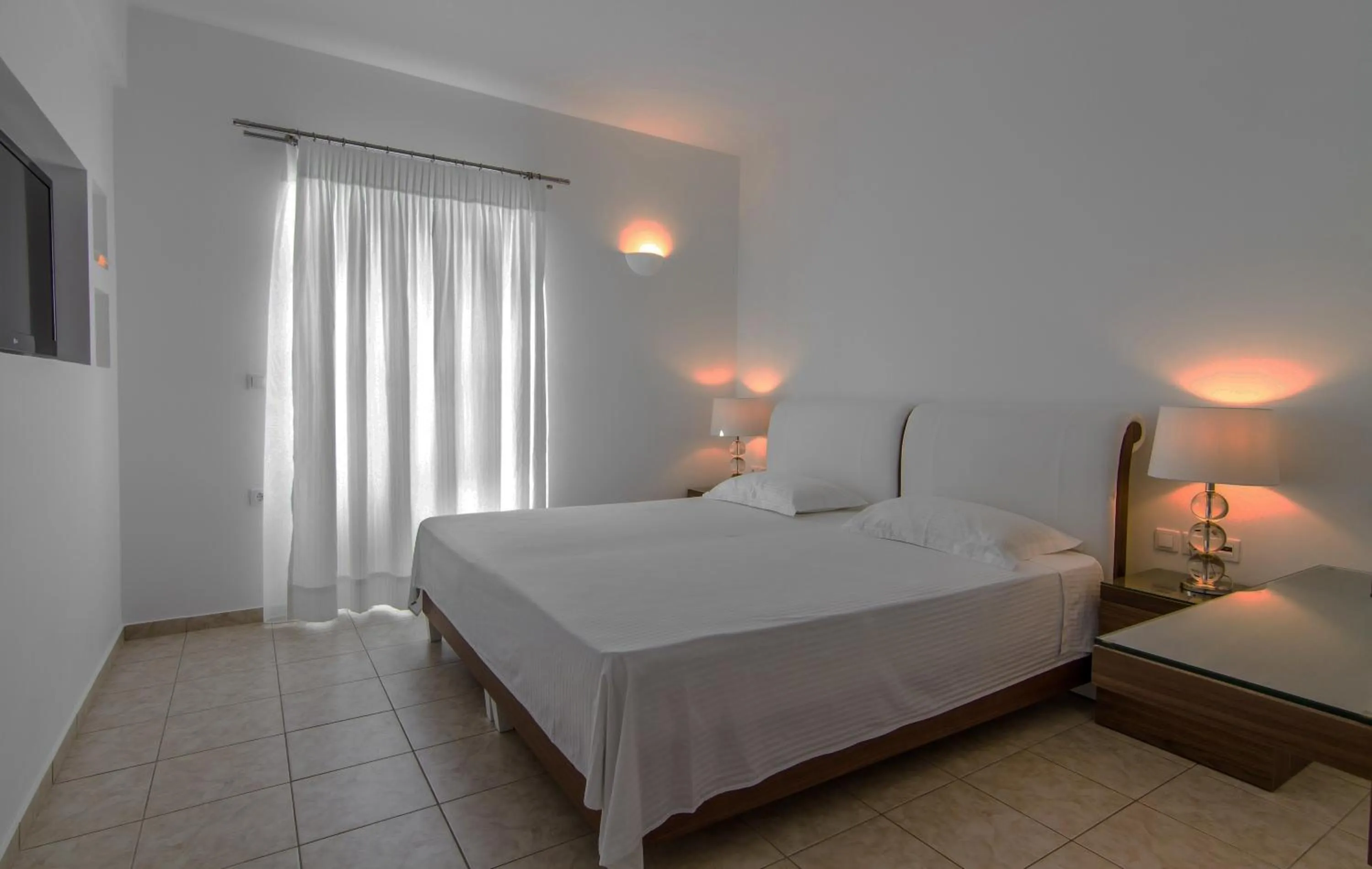 Photo of the whole room, Bed in Lofos Village