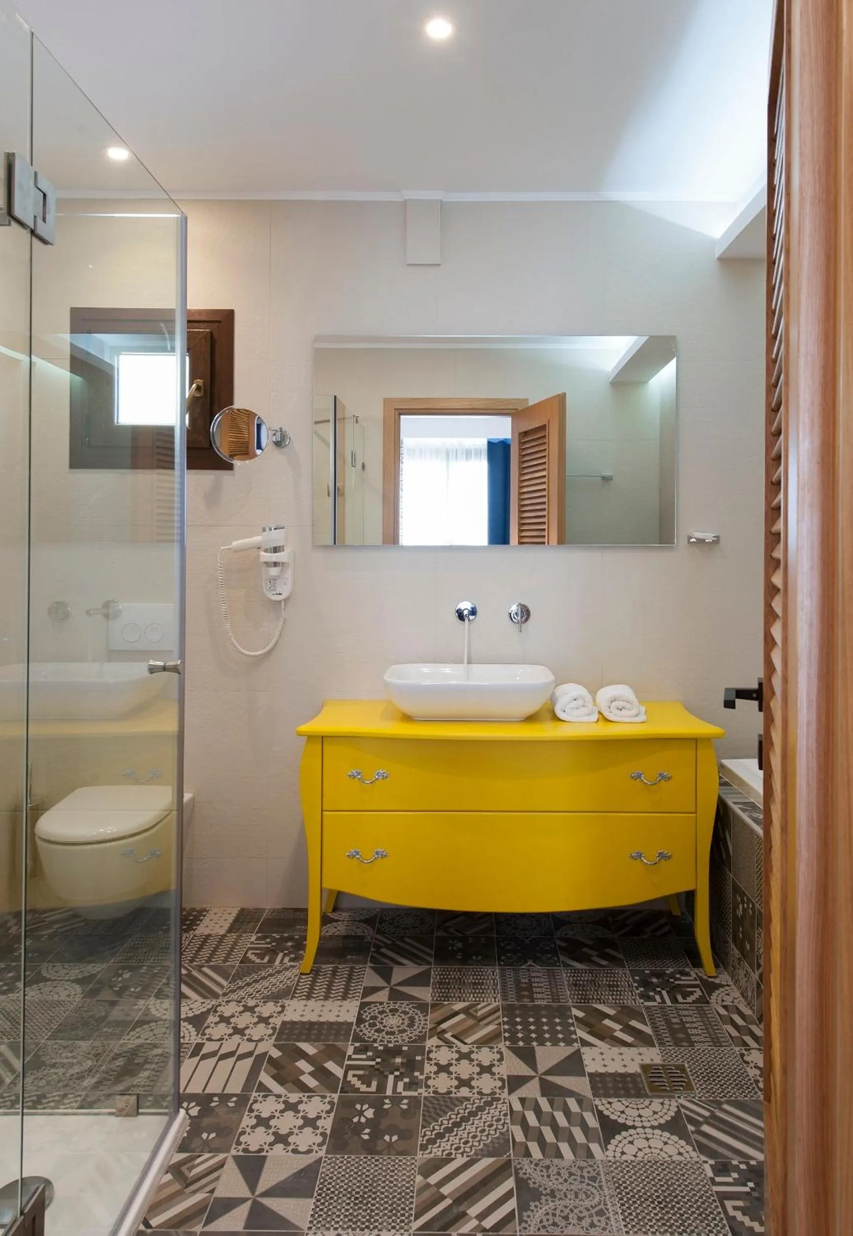 Shower in Thalassokipos