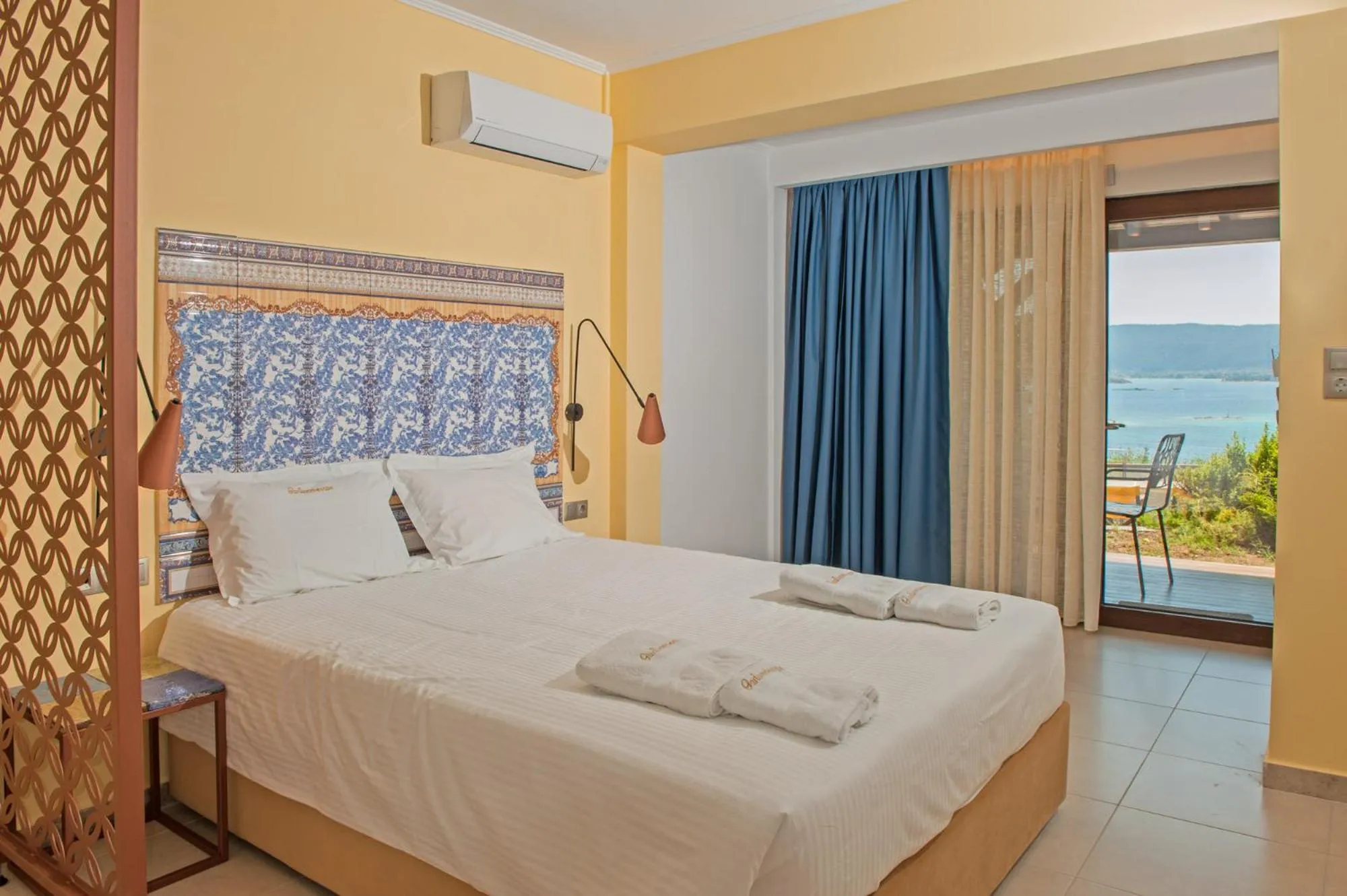 Day, Bed in Thalassokipos