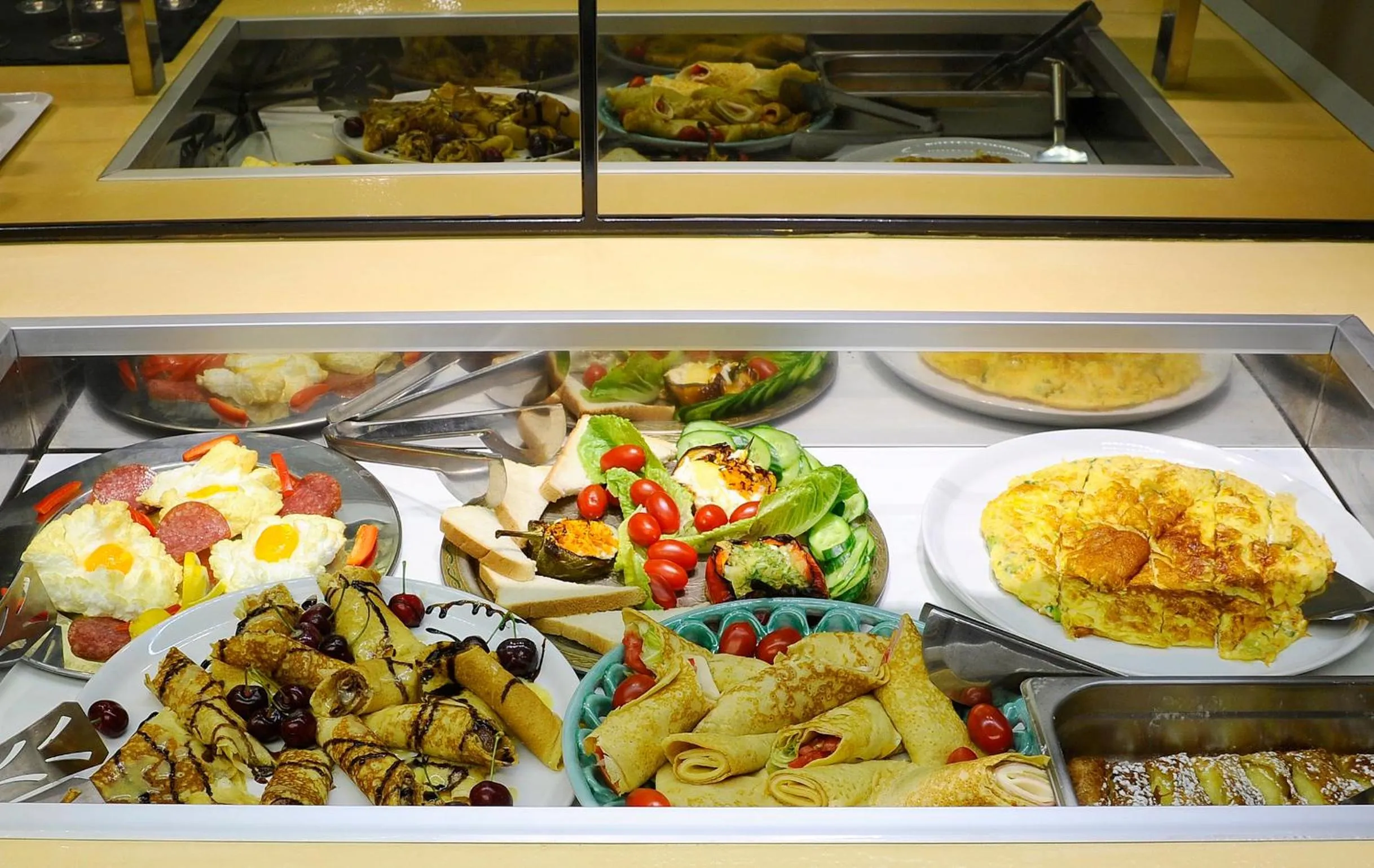 Buffet breakfast in Thalassokipos