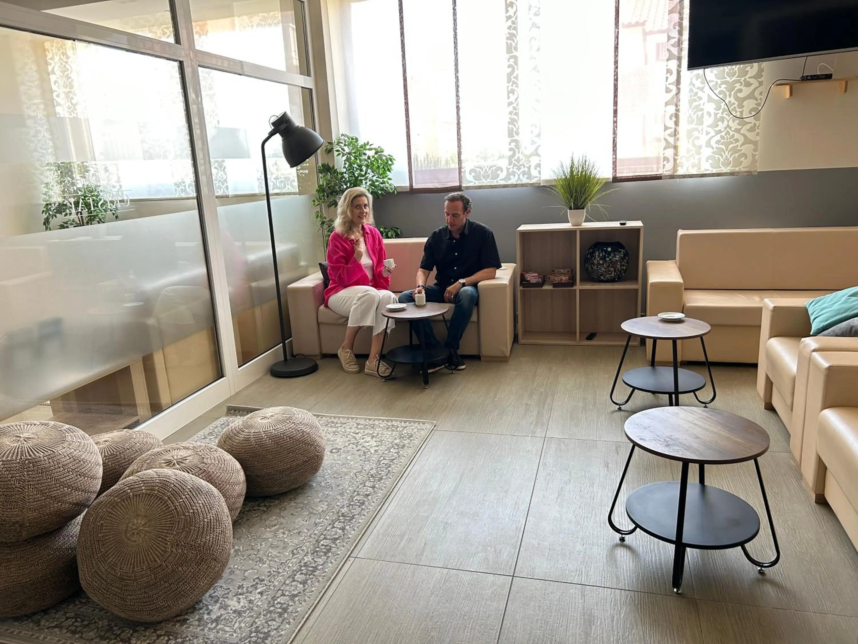 Communal lounge/ TV room in Hotel Villa MiraMar