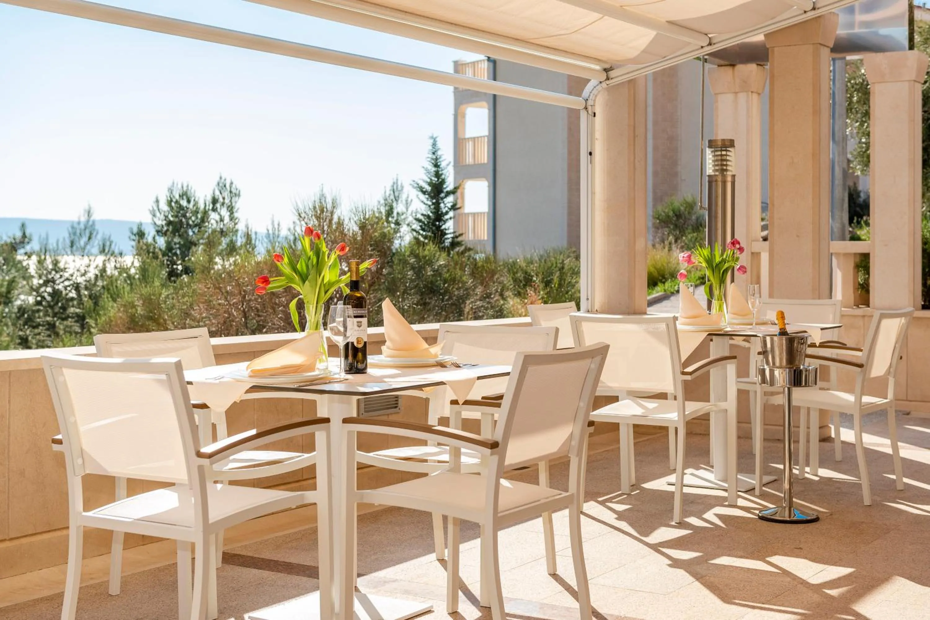 Restaurant/places to eat in Hotel Villa MiraMar