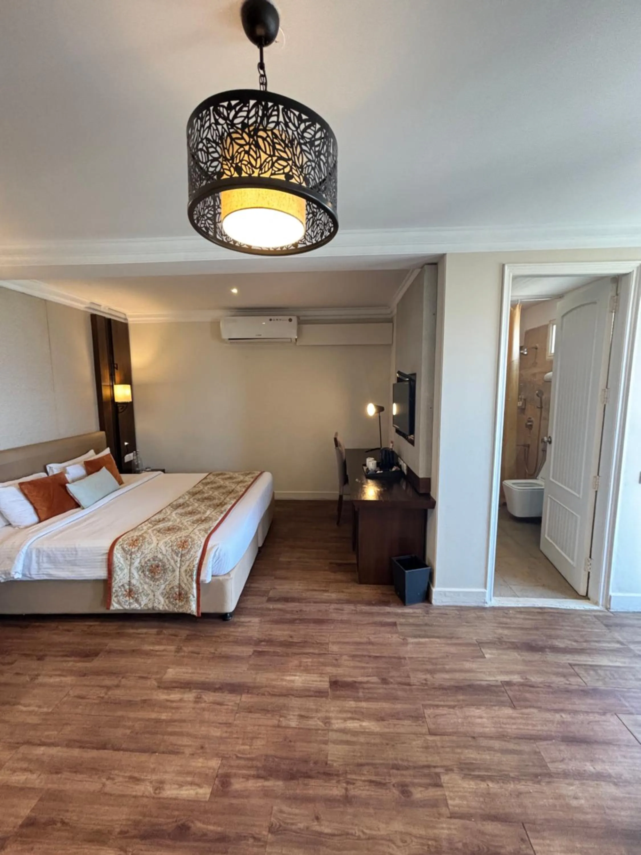 Bedroom, Bed in Regenta Resort & Spa Mashobra