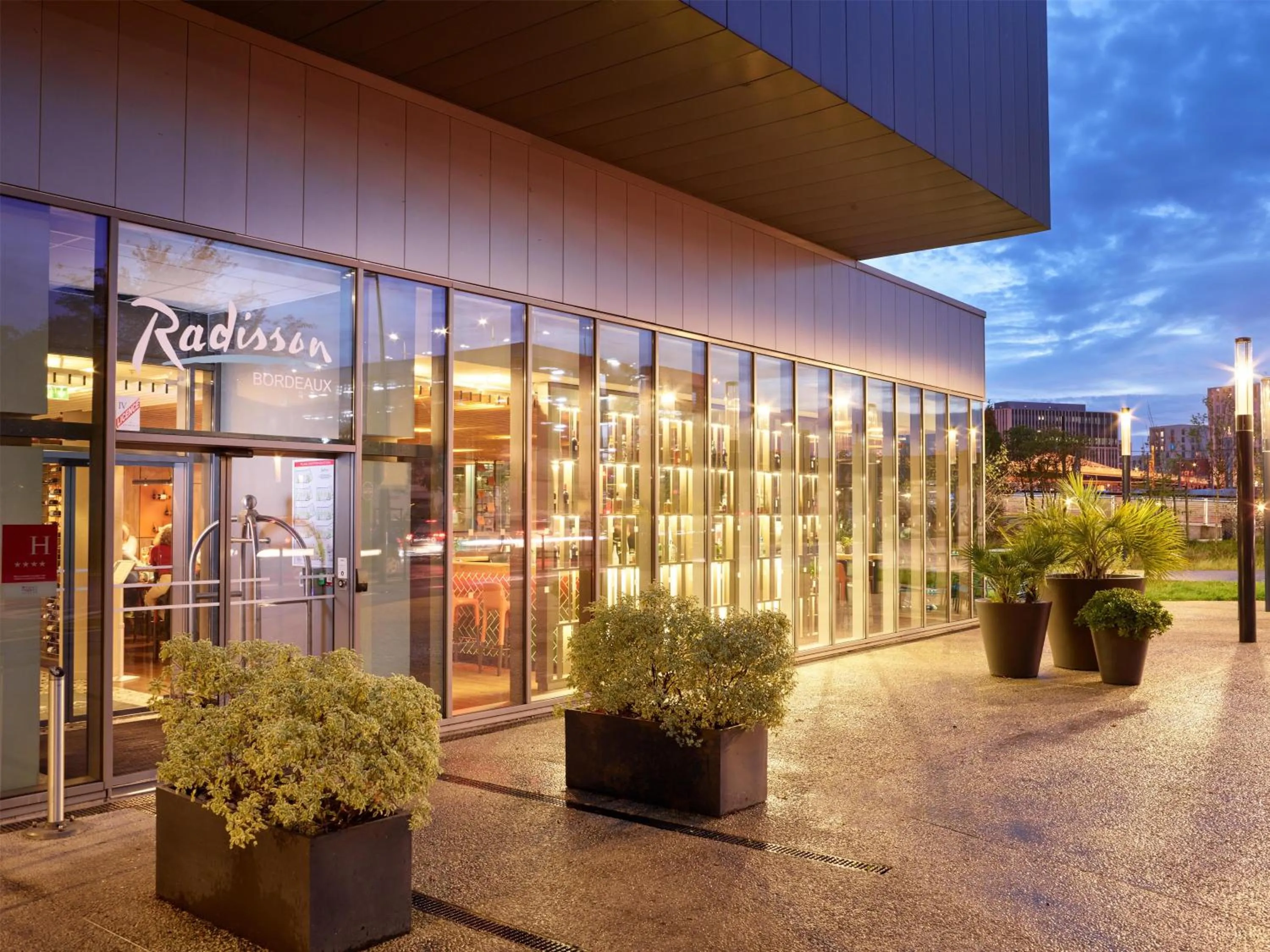Property building in Radisson Hôtel Bordeaux Saint-Jean