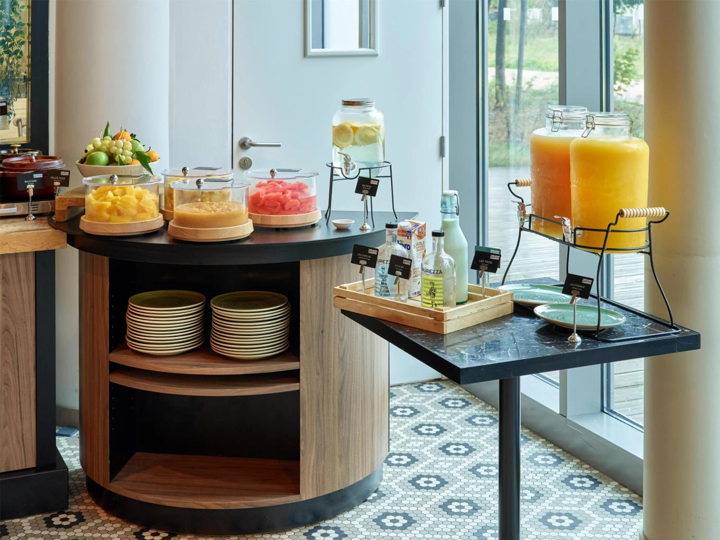 Breakfast in Radisson Hôtel Bordeaux Saint-Jean