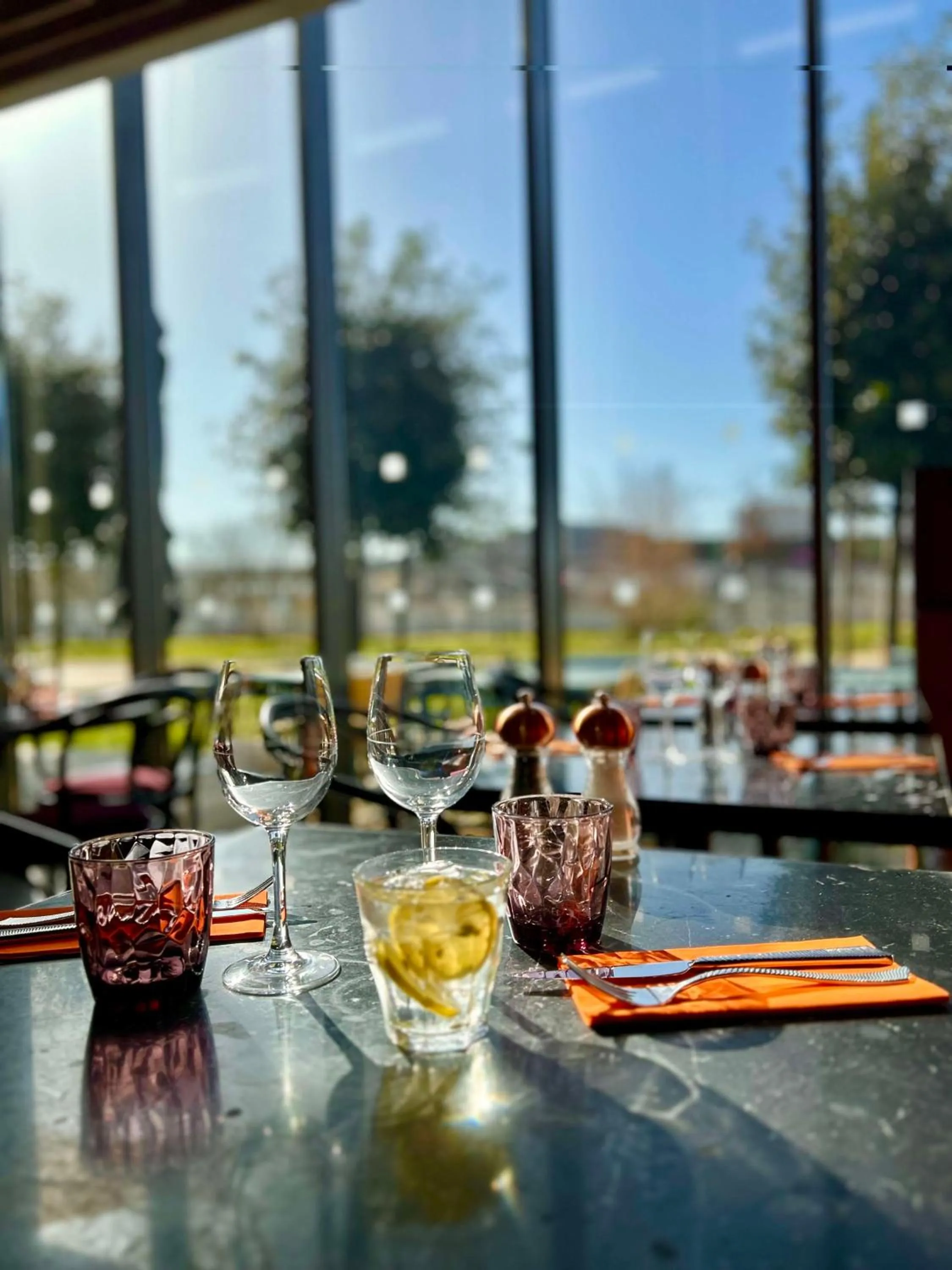 Restaurant/places to eat in Golden Tulip Bordeaux Euratlantique