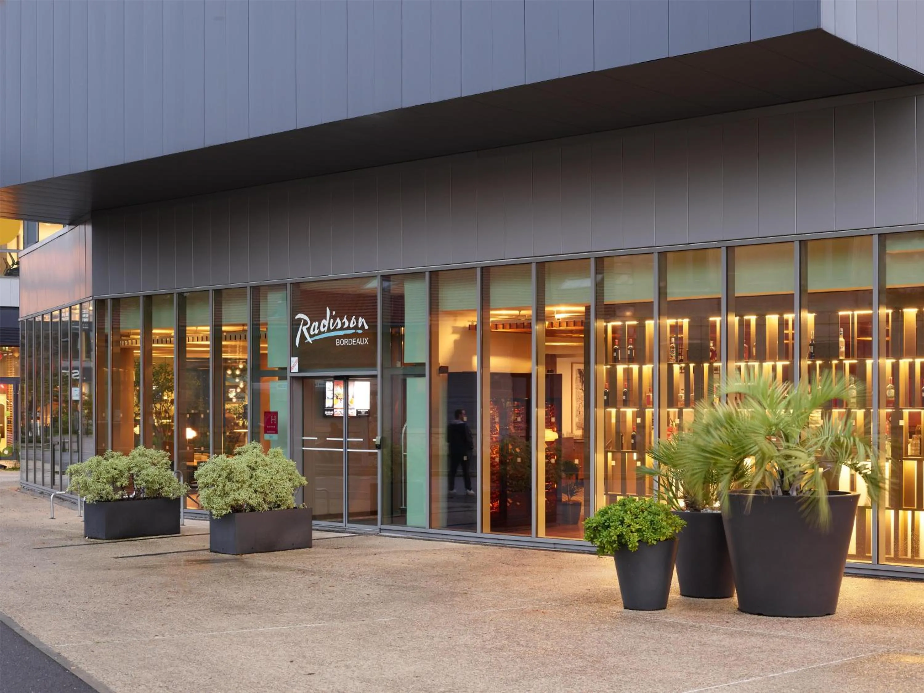 Property building in Radisson Hôtel Bordeaux Saint-Jean
