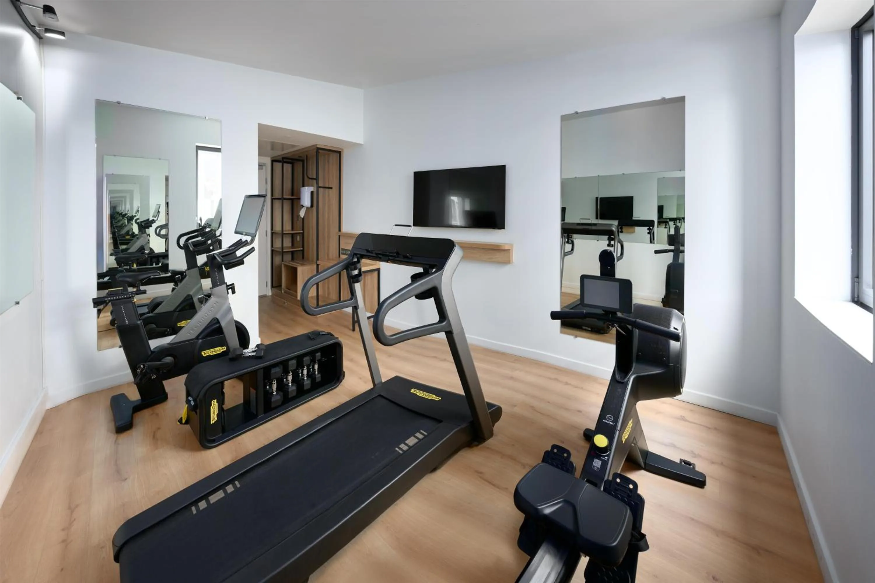 Fitness centre/facilities in Radisson Hôtel Bordeaux Saint-Jean