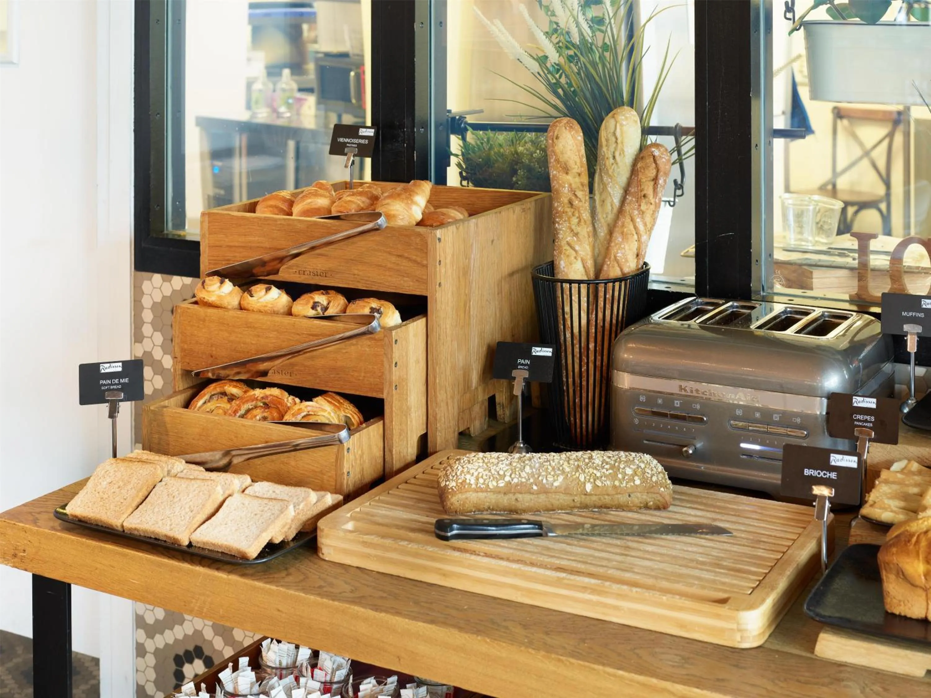 Breakfast in Radisson Hôtel Bordeaux Saint-Jean