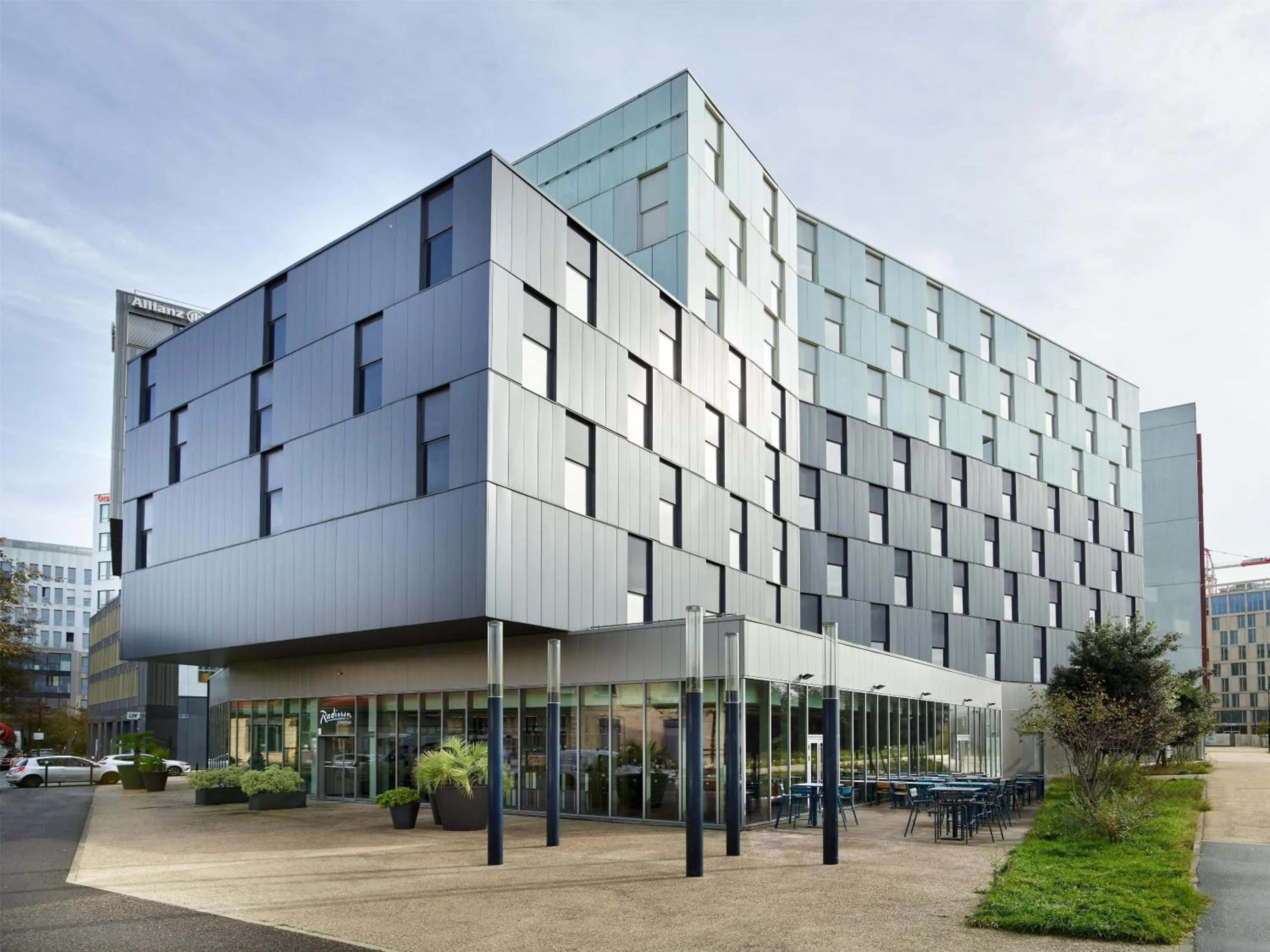 Property building in Radisson Hôtel Bordeaux Saint-Jean
