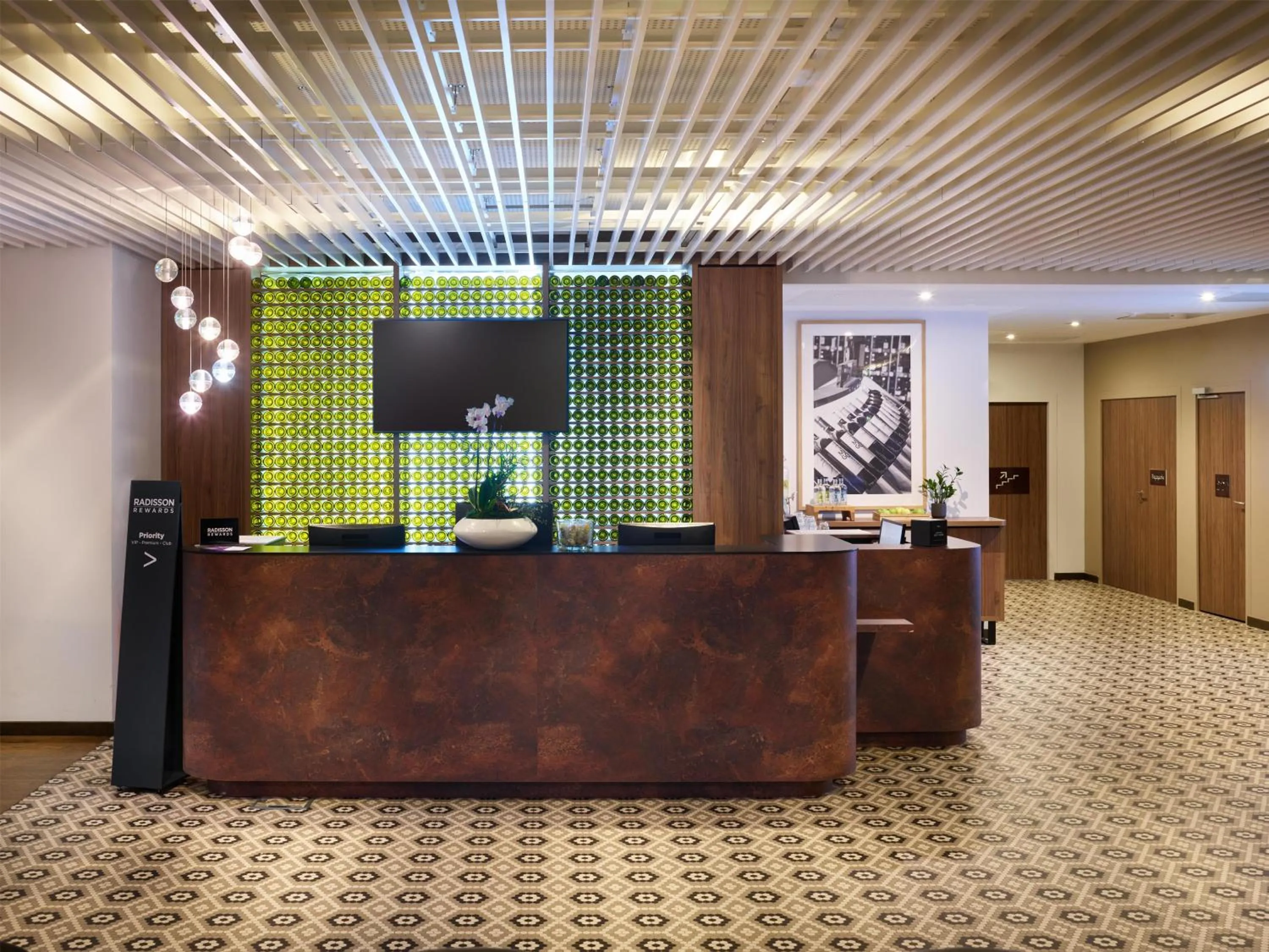 Lobby or reception in Radisson Hôtel Bordeaux Saint-Jean