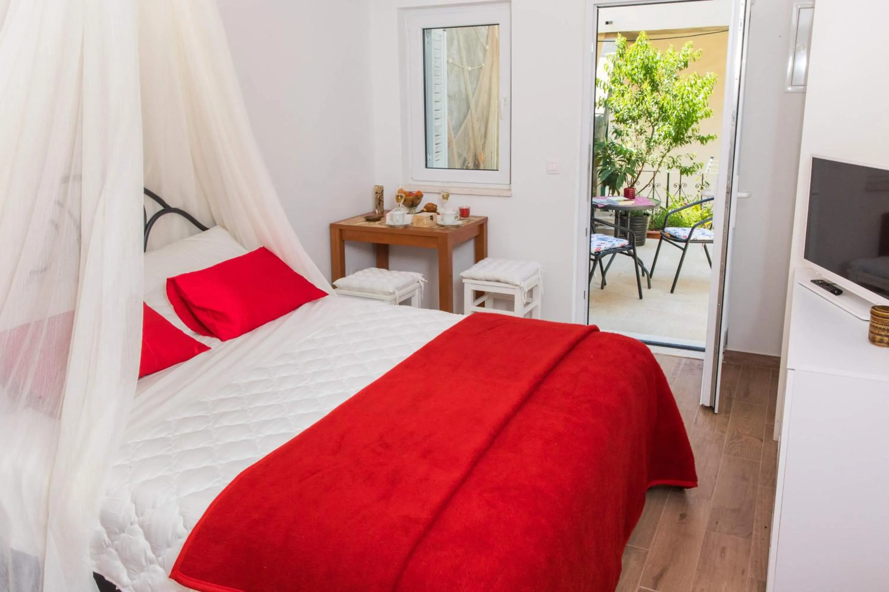 Photo of the whole room in Apartments Mara