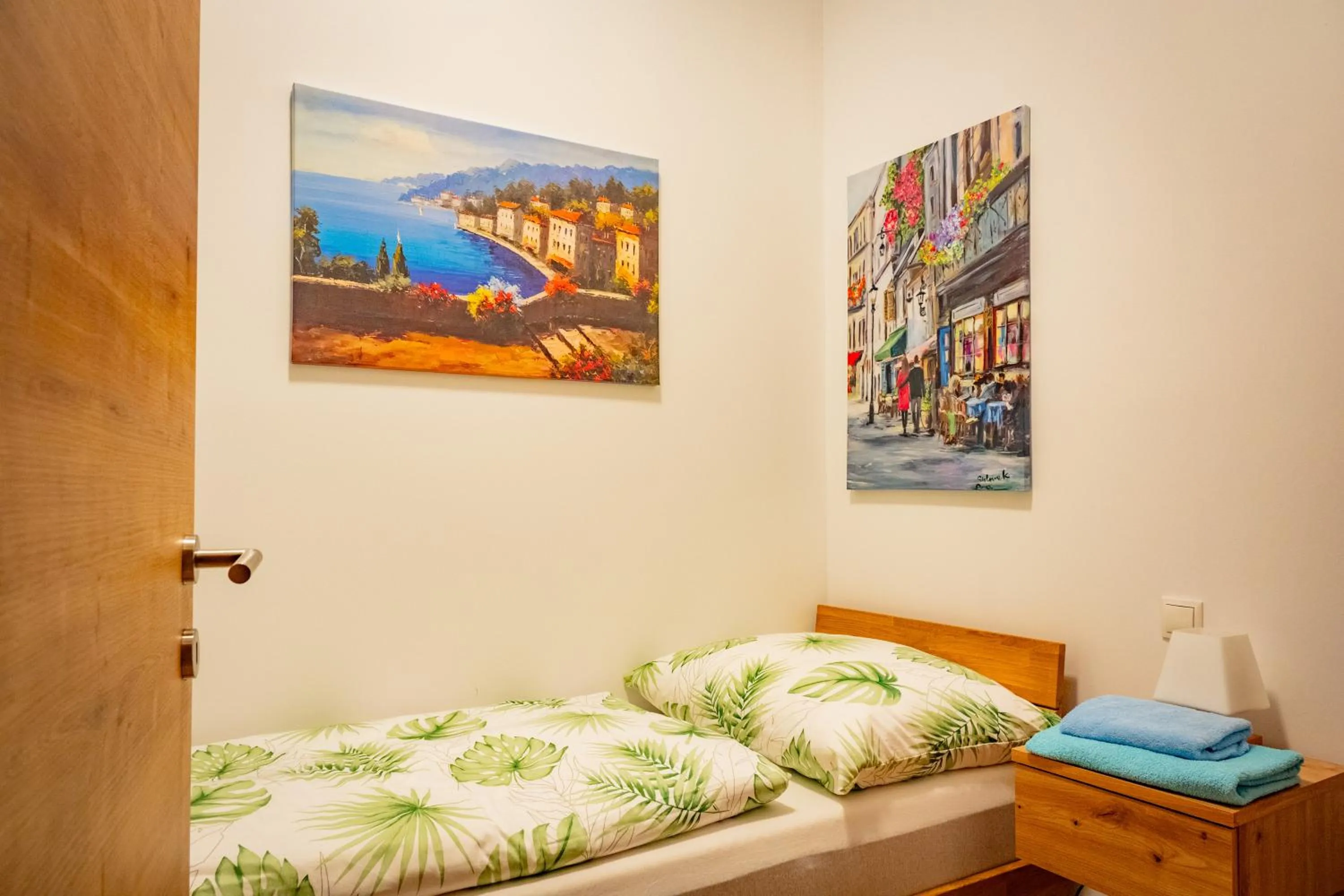 Bedroom, Bed in Hirschenwirt