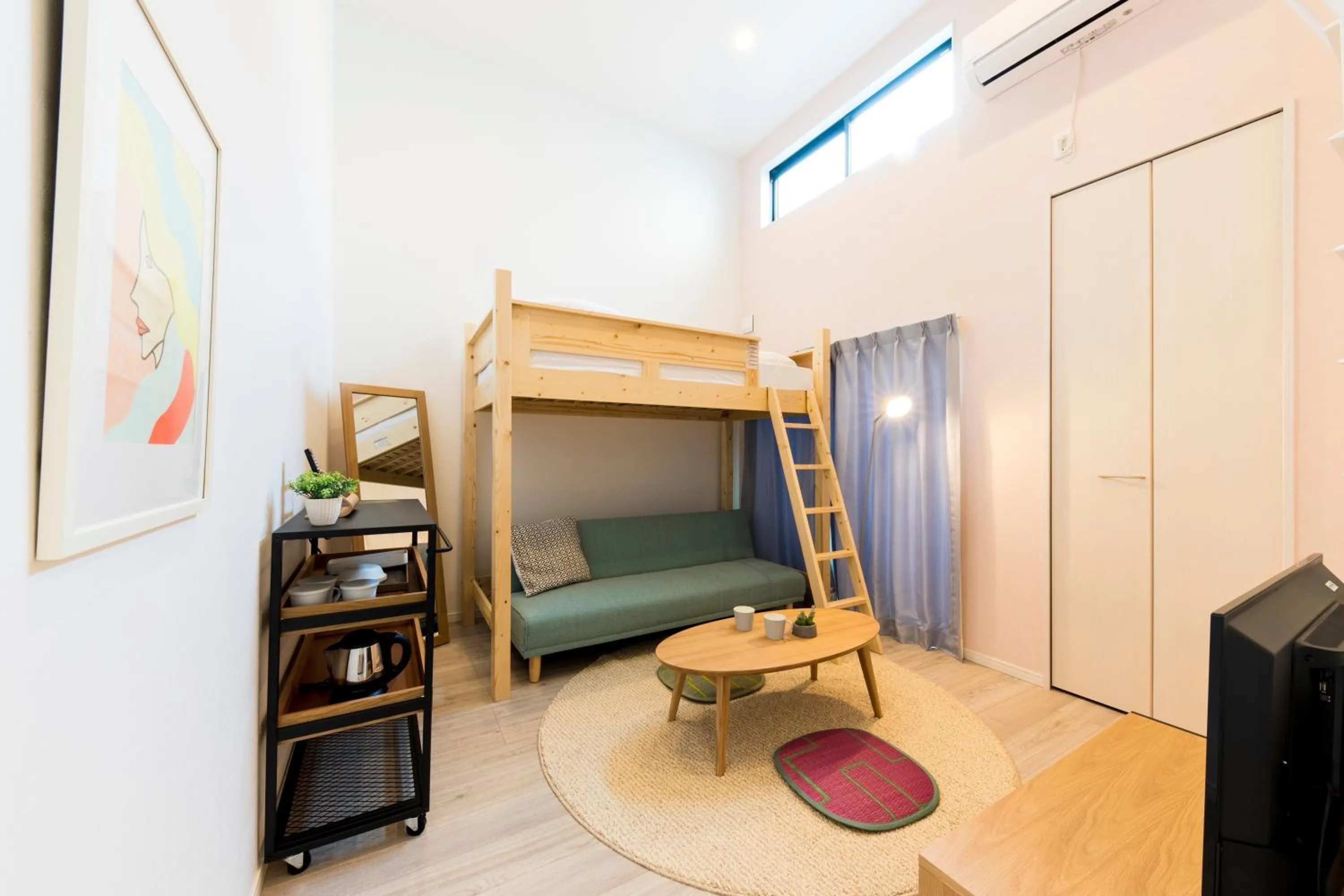 Living room, Bed in TRIP POD KOMONDO-MACHI